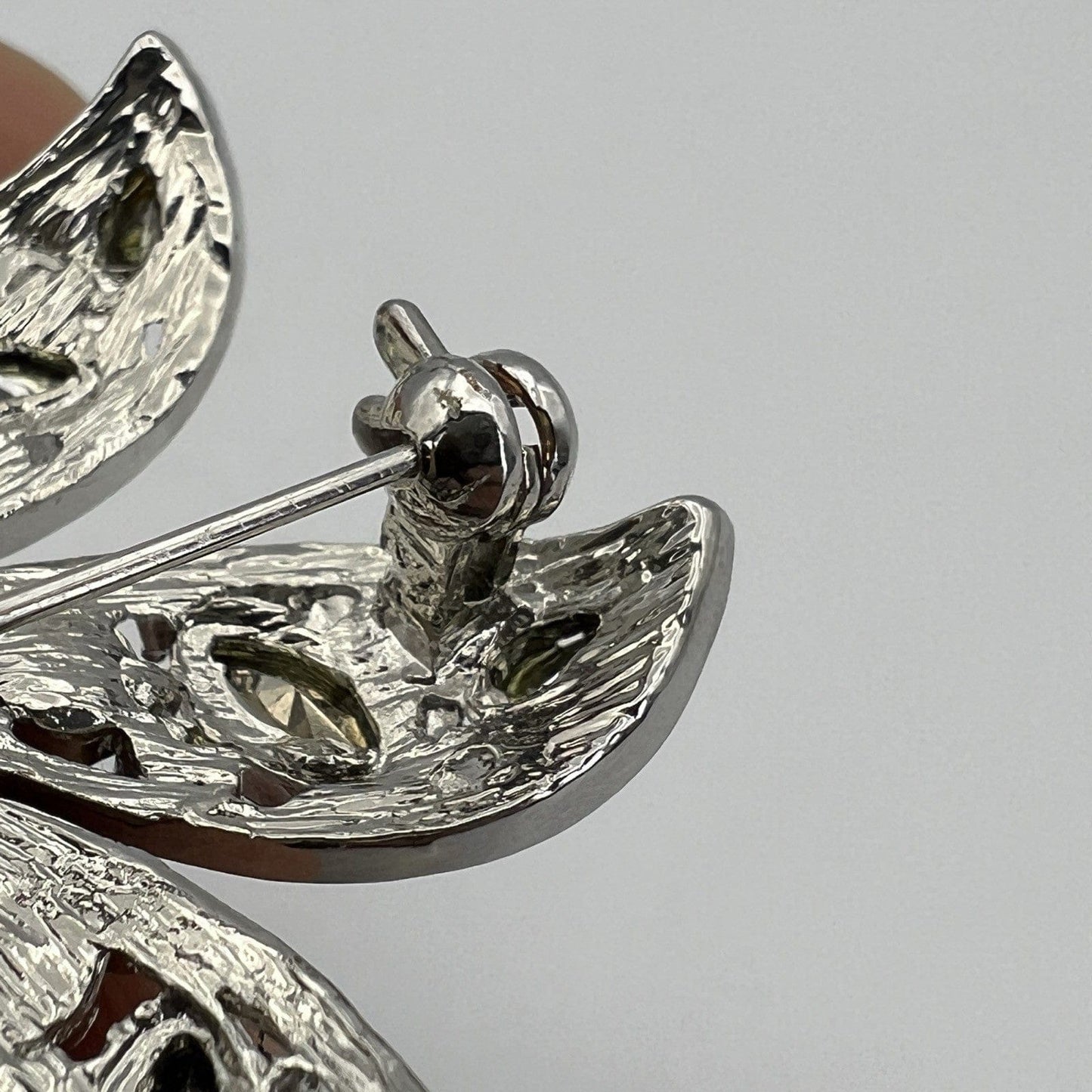 Spilla Elegante inglese Vintage da donna stile antica Gioiello Fiore Rosso Verde Categoria  Bigiotteria & Accessori