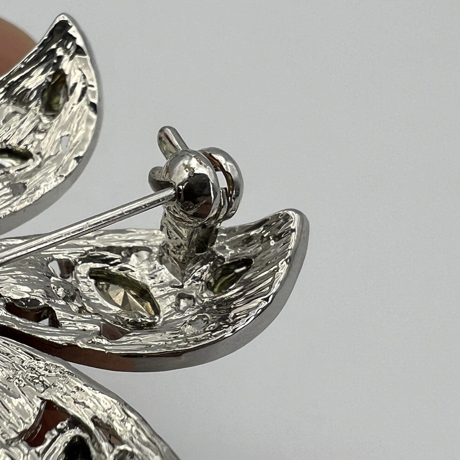 Spilla Elegante inglese Vintage da donna stile antica Gioiello Fiore Rosso Verde Categoria  Bigiotteria & Accessori