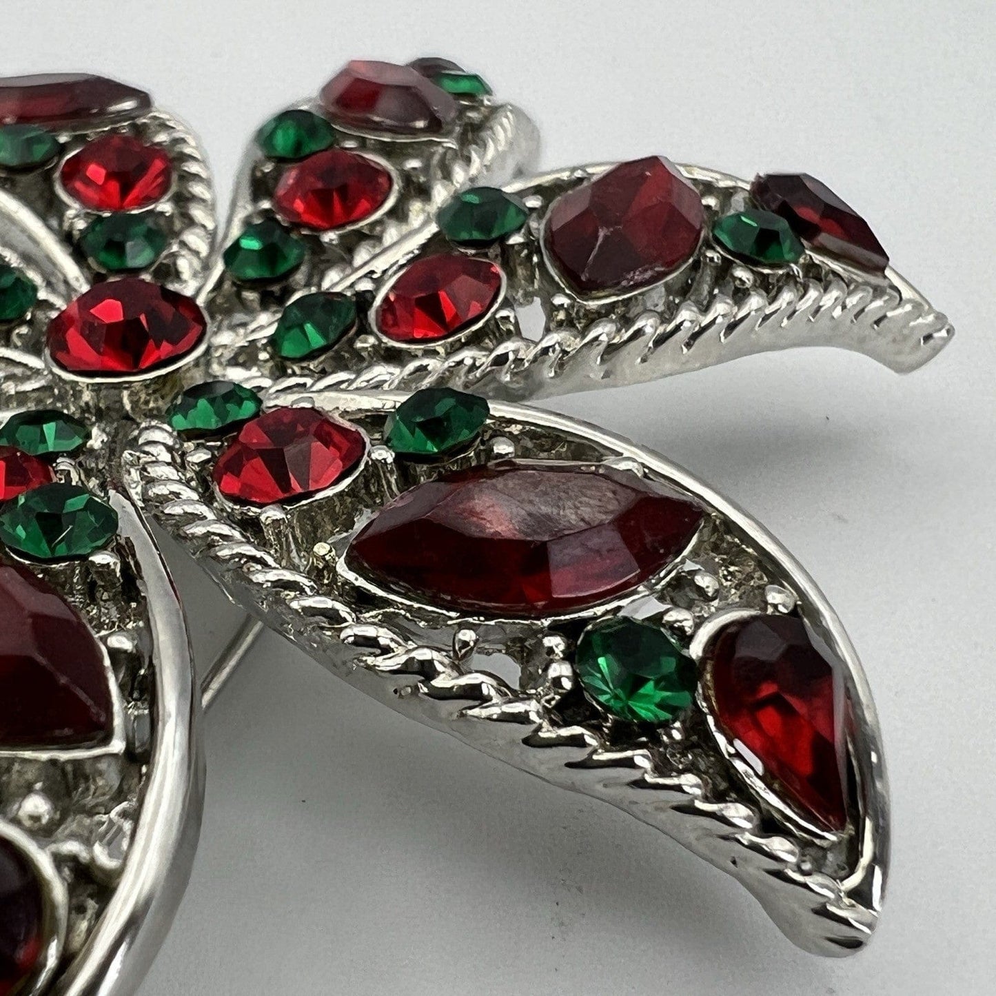 Spilla Elegante inglese Vintage da donna stile antica Gioiello Fiore Rosso Verde Categoria  Bigiotteria & Accessori