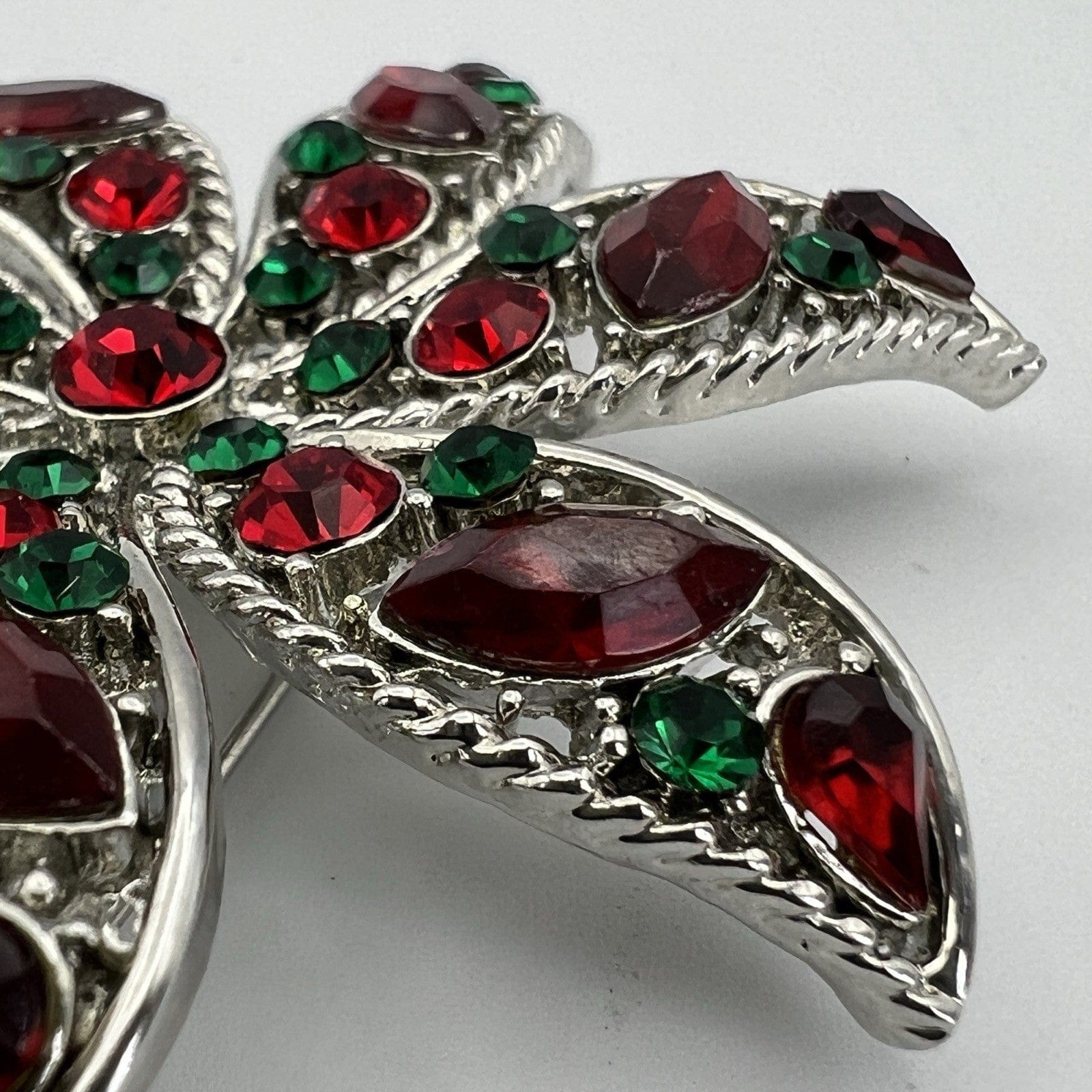 Spilla Elegante inglese Vintage da donna stile antica Gioiello Fiore Rosso Verde Categoria  Bigiotteria & Accessori
