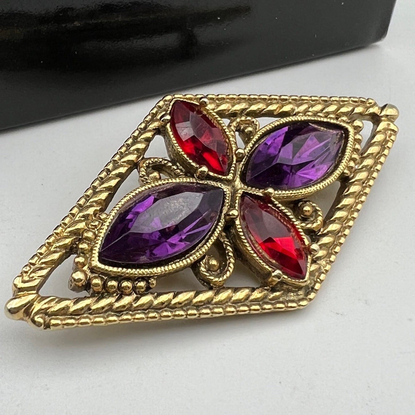 Spilla Elegante Inglese Vintage da donna stile antica Gioiello Oro Rosso Viola Categoria  Bigiotteria & Accessori