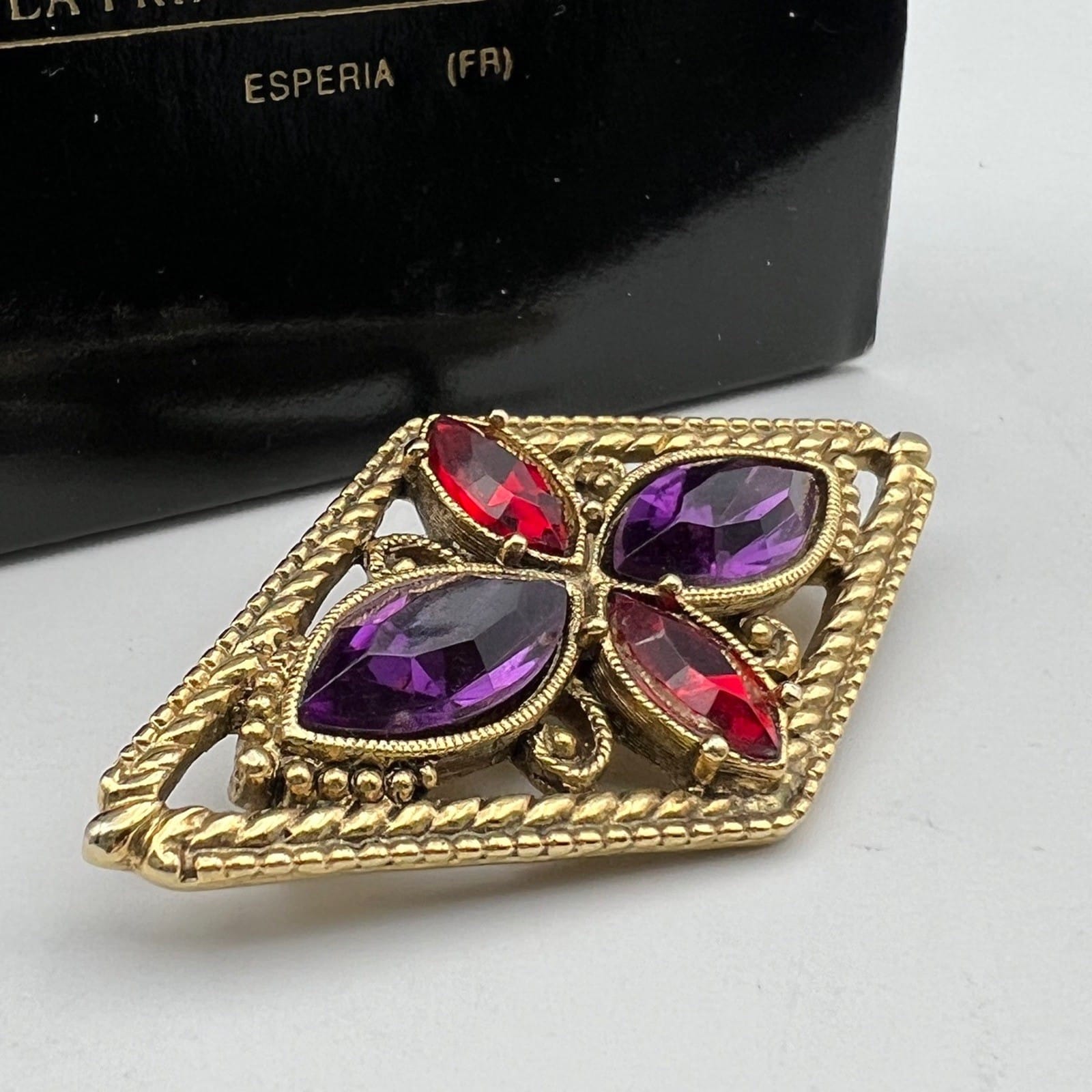 Spilla Elegante Inglese Vintage da donna stile antica Gioiello Oro Rosso Viola Categoria  Bigiotteria & Accessori