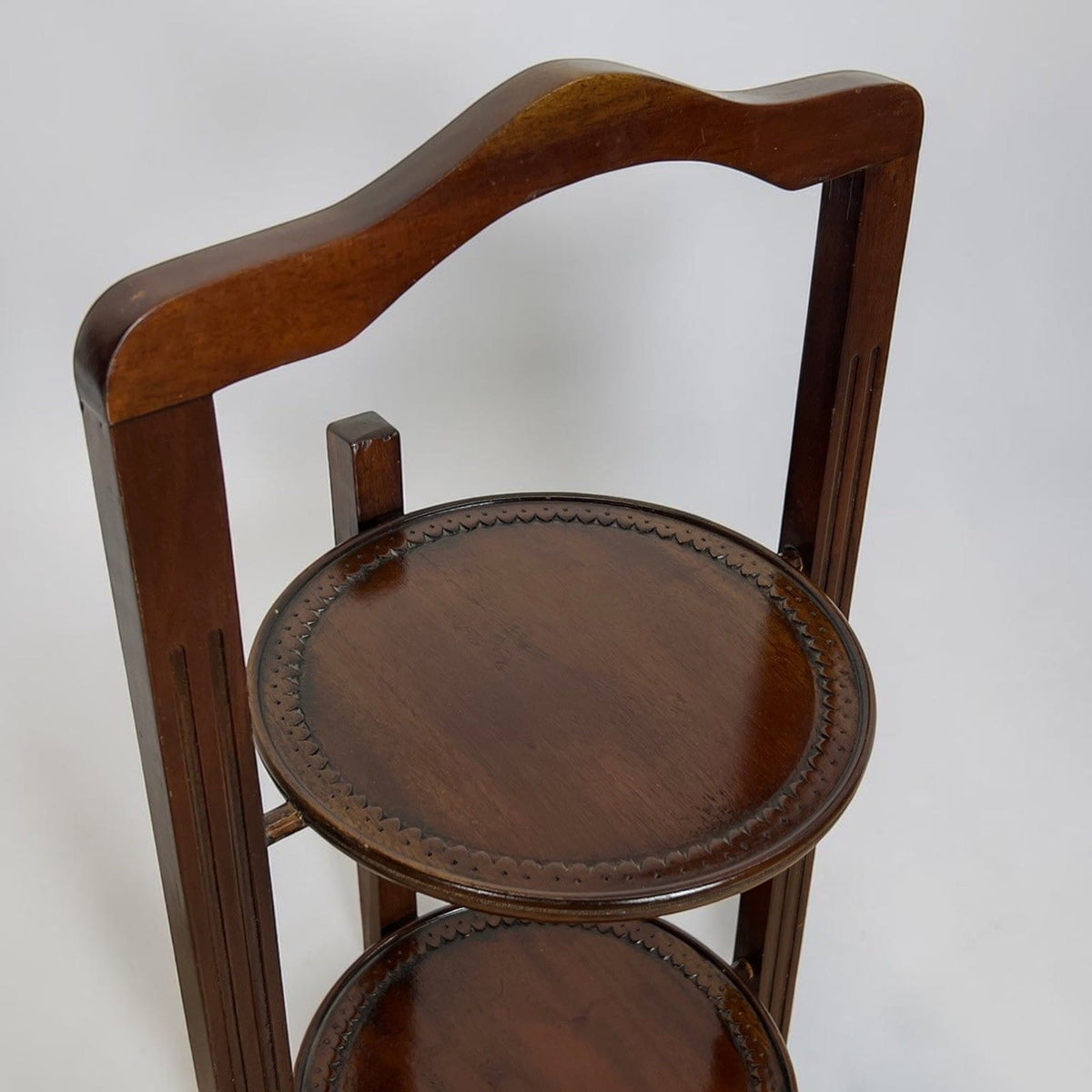 Tavolino antico a più ripiani in legno etagere pieghevole porta dolci cake stand Categoria  Tavoli - tavolinetti