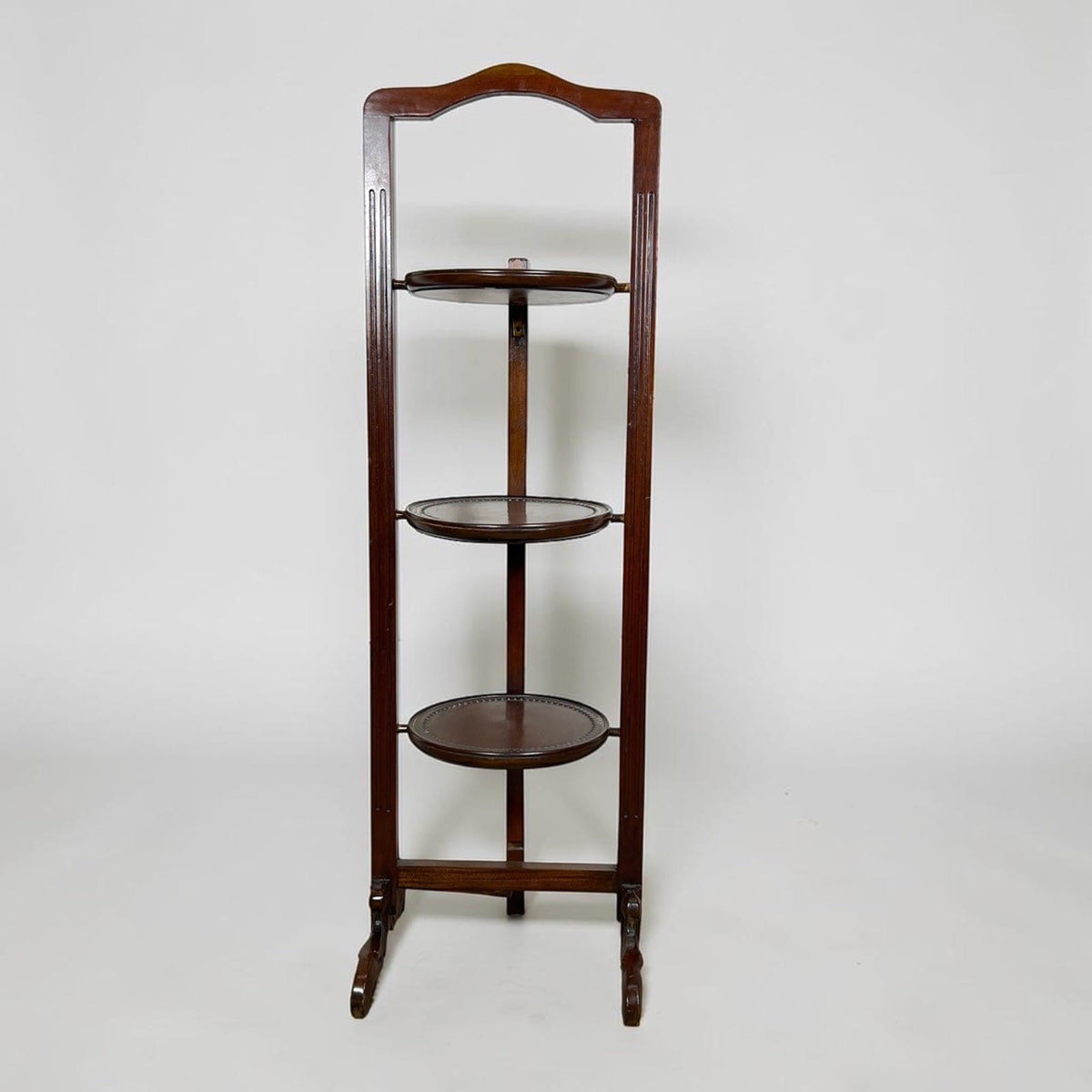 Tavolino antico a più ripiani in legno etagere pieghevole porta dolci cake stand Categoria  Tavoli - tavolinetti