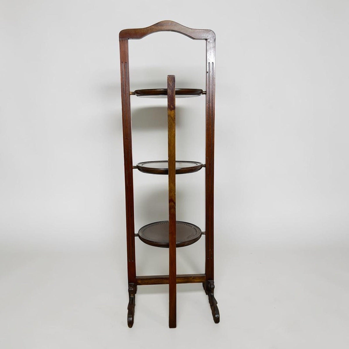 Tavolino antico a più ripiani in legno etagere pieghevole porta dolci cake stand Categoria  Tavoli - tavolinetti