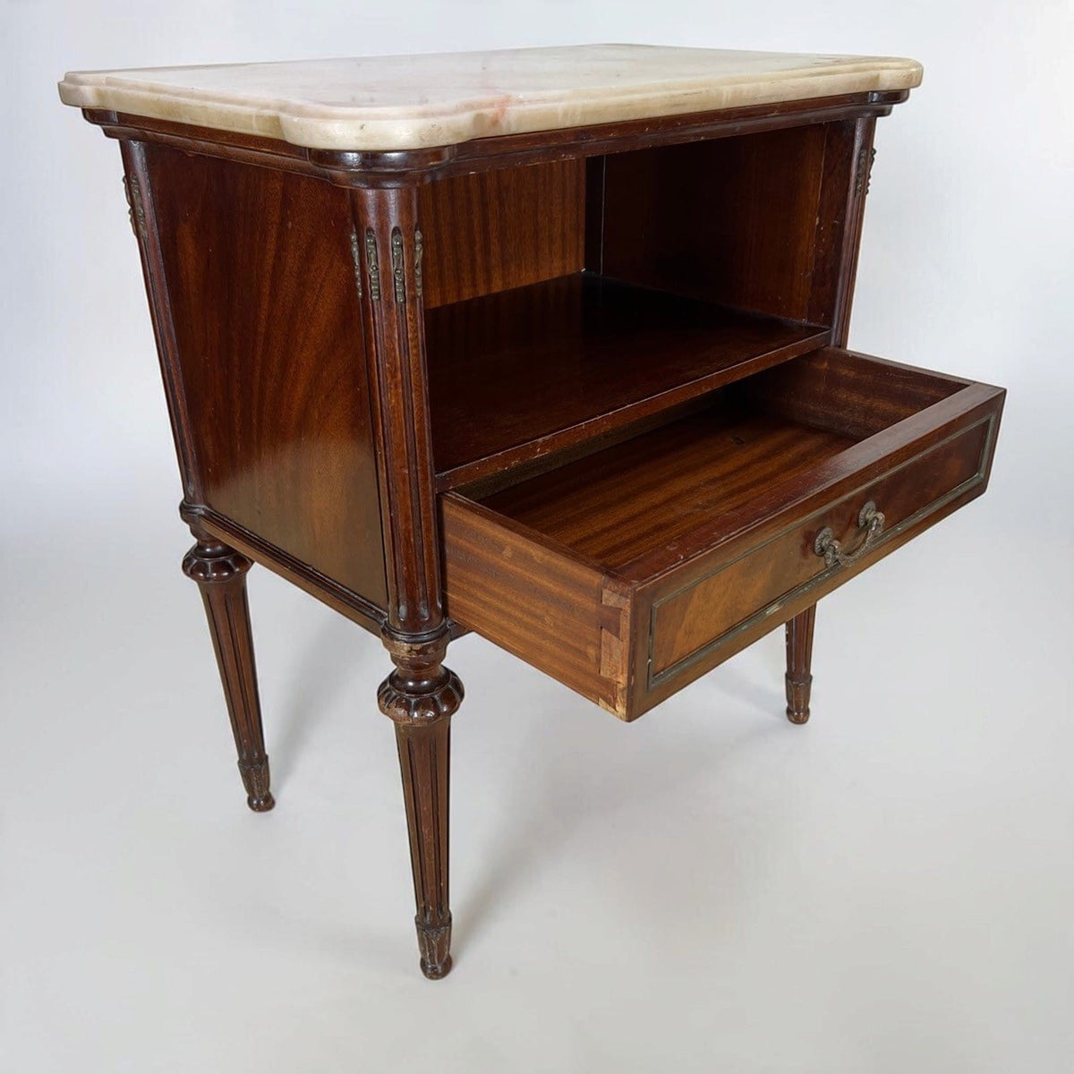 Tavolino Antico Comodino Mobiletto in legno epoca 900 Mobile con cassetto marmo Categoria  Comodini