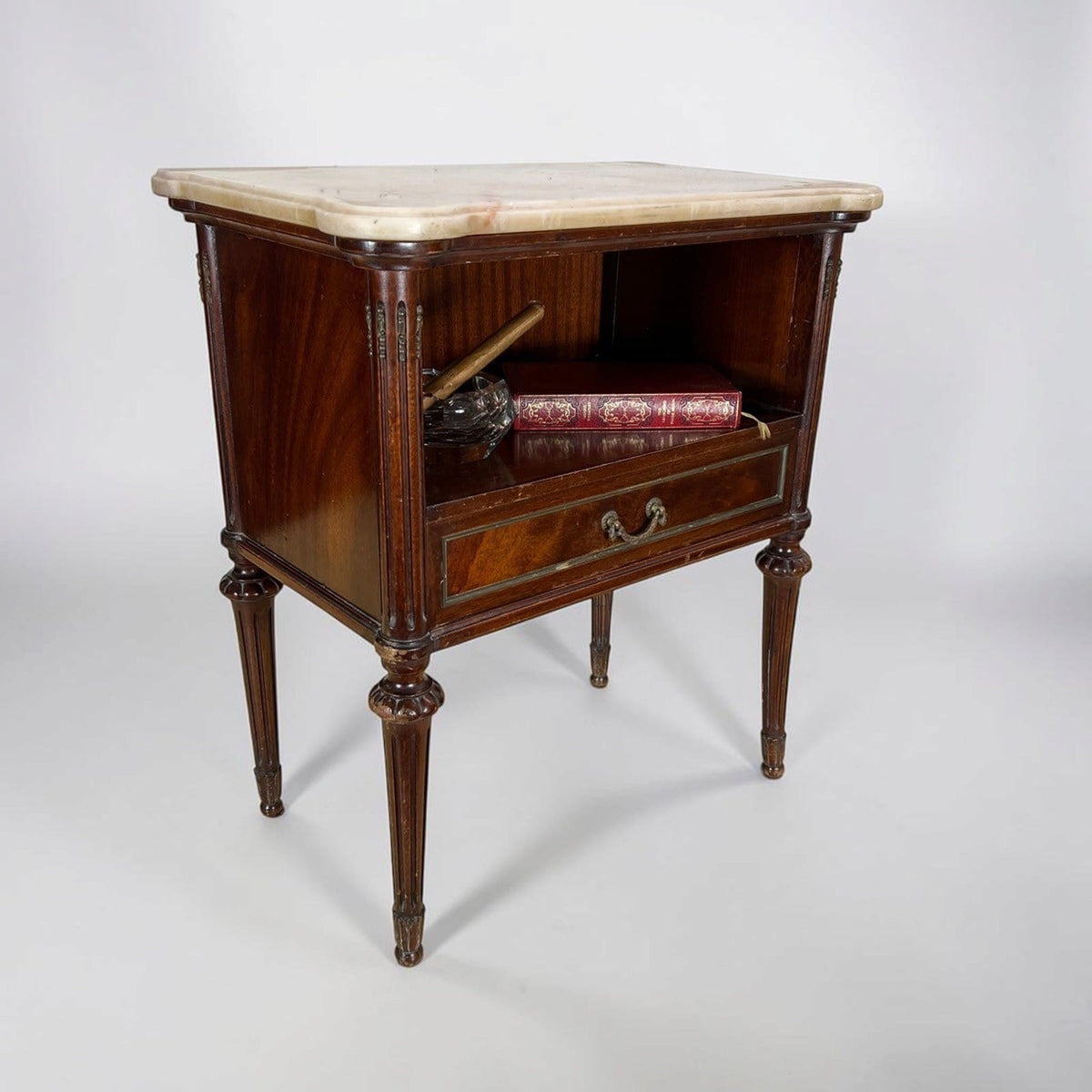 Tavolino Antico Comodino Mobiletto in legno epoca 900 Mobile con cassetto marmo Categoria  Comodini