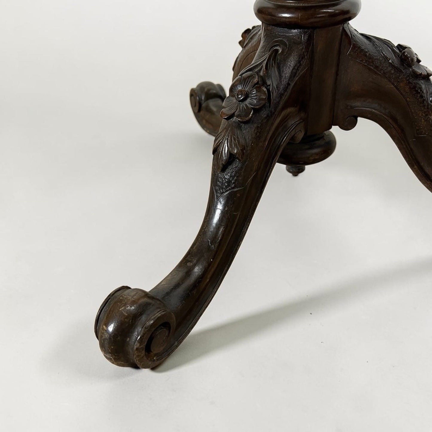 Tavolino antico rotondo tavolo in legno epoca '800 da per salotto porta telefono Categoria  Tavoli - tavolinetti