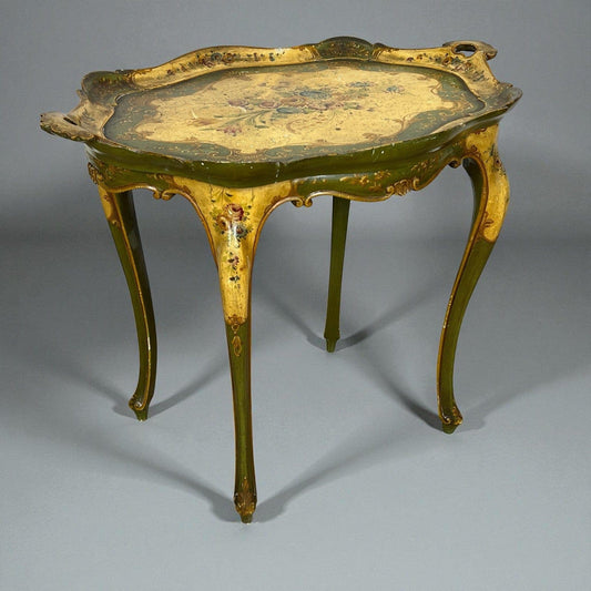 Tavolino basso con Vassoio laccato dipinto in stile veneziano mobile antico Categoria  Comò & Cassettiere