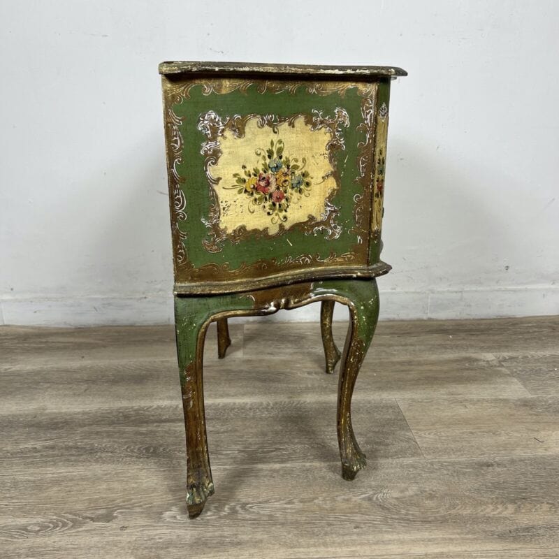 Tavolino con cassetti laccato comodino dipinto in stile veneziano mobile antico Categoria  Comò & Cassettiere