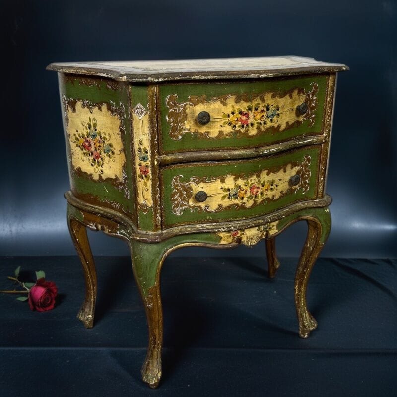 Tavolino con cassetti laccato comodino dipinto in stile veneziano mobile antico Categoria  Comò & Cassettiere