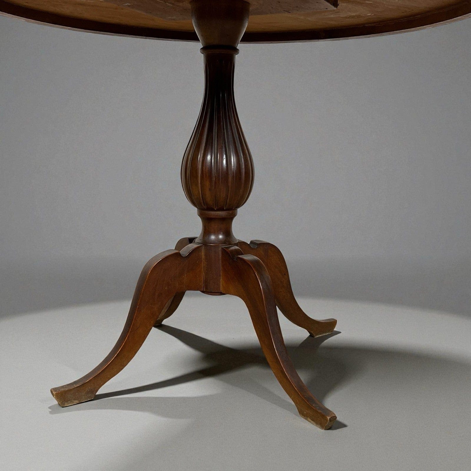 Tavolino rotondo antico tavolo basso da caffè  per salotto stile classico 900 Categoria  Comodini