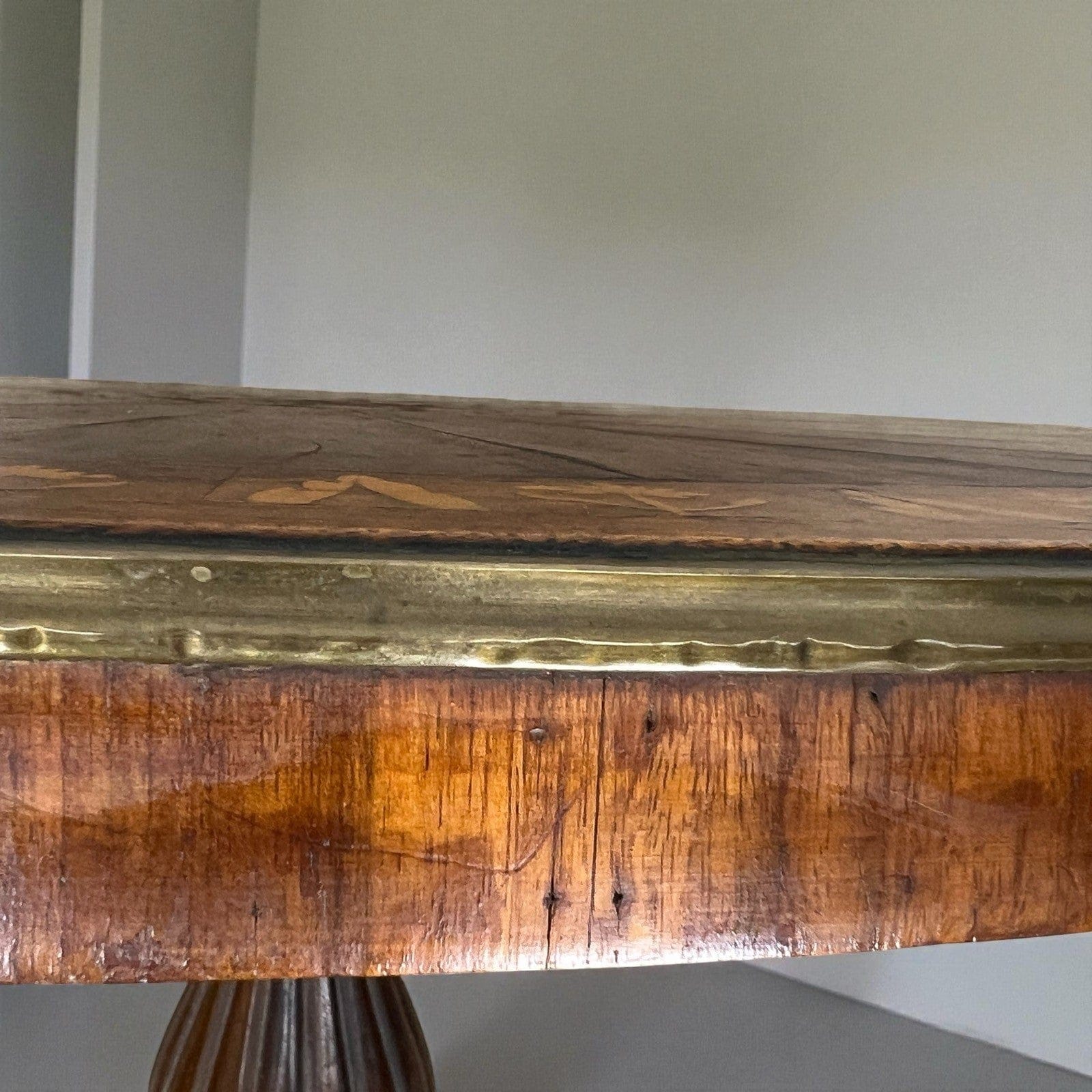 Tavolino rotondo antico tavolo basso da caffè  per salotto stile classico 900 Categoria  Comodini