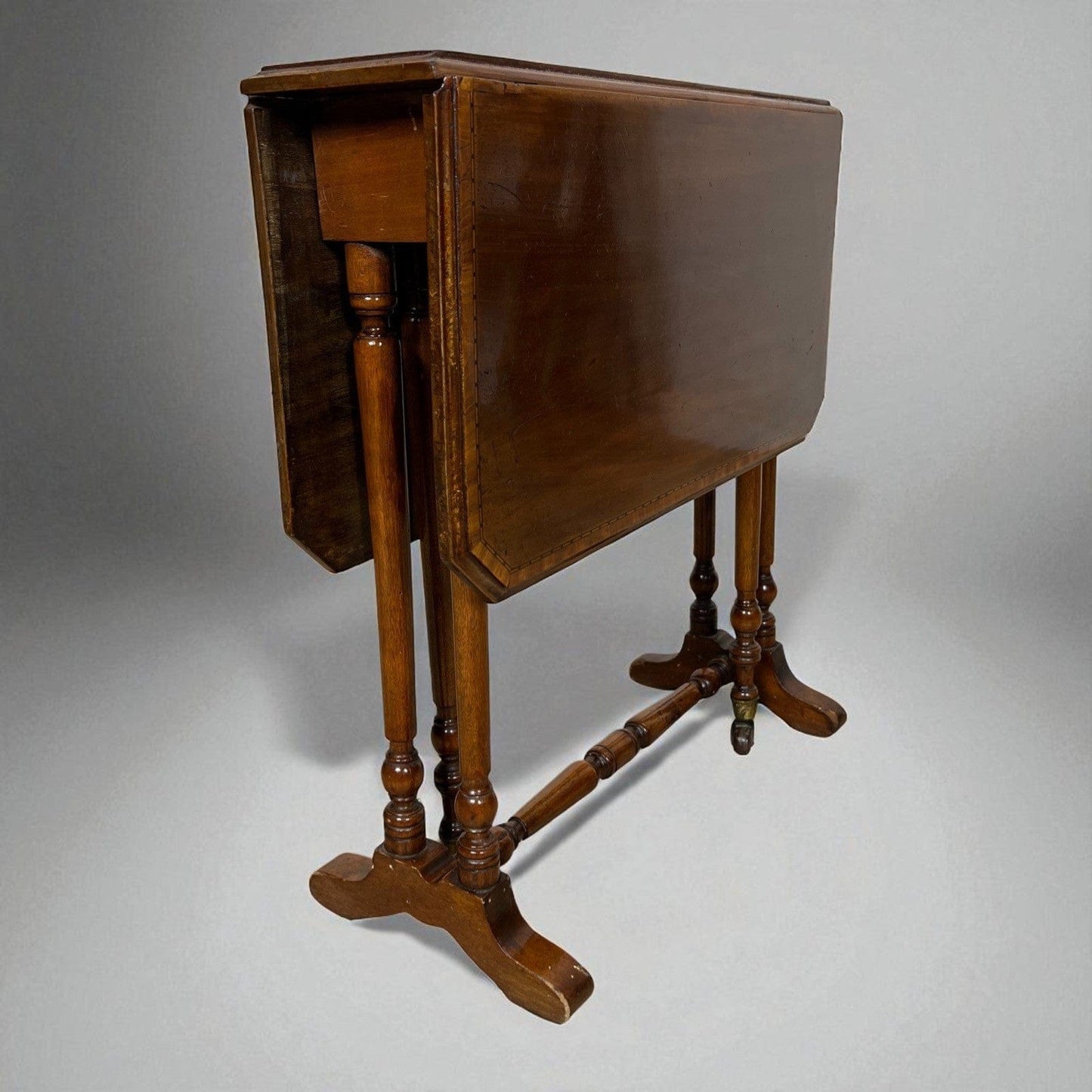Tavolino tavolo antico a vela da salotto soggiorno per caffe in legno pieghevole Categoria  Tavoli - tavolinetti