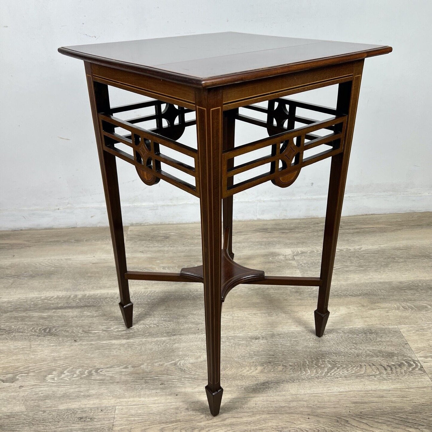 Tavolino tavolo antico da per salotto soggiorno in legno quadrato inglese  '900 Categoria  Tavoli - tavolinetti