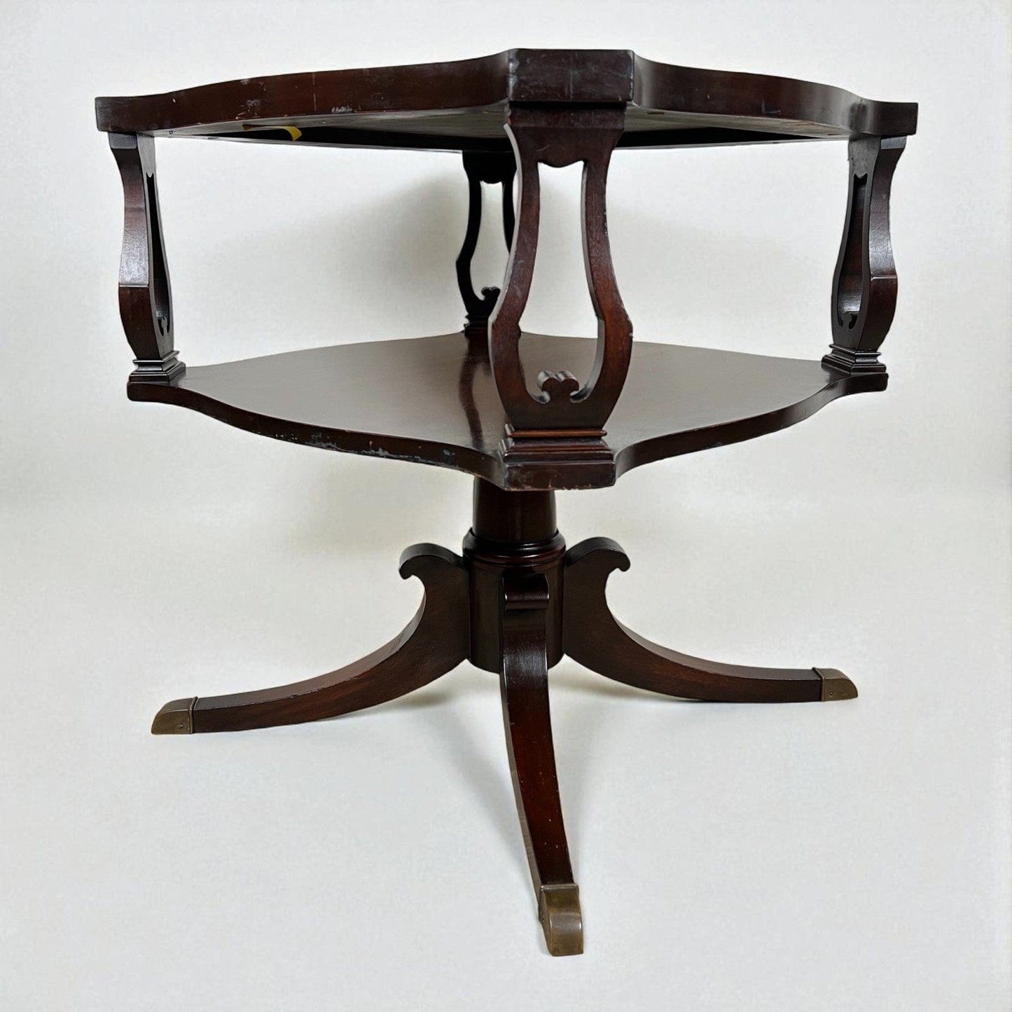 Tavolino tavolo basso antico da salotto con piano in pelle stile Regency vintage Categoria  Tavoli - tavolinetti