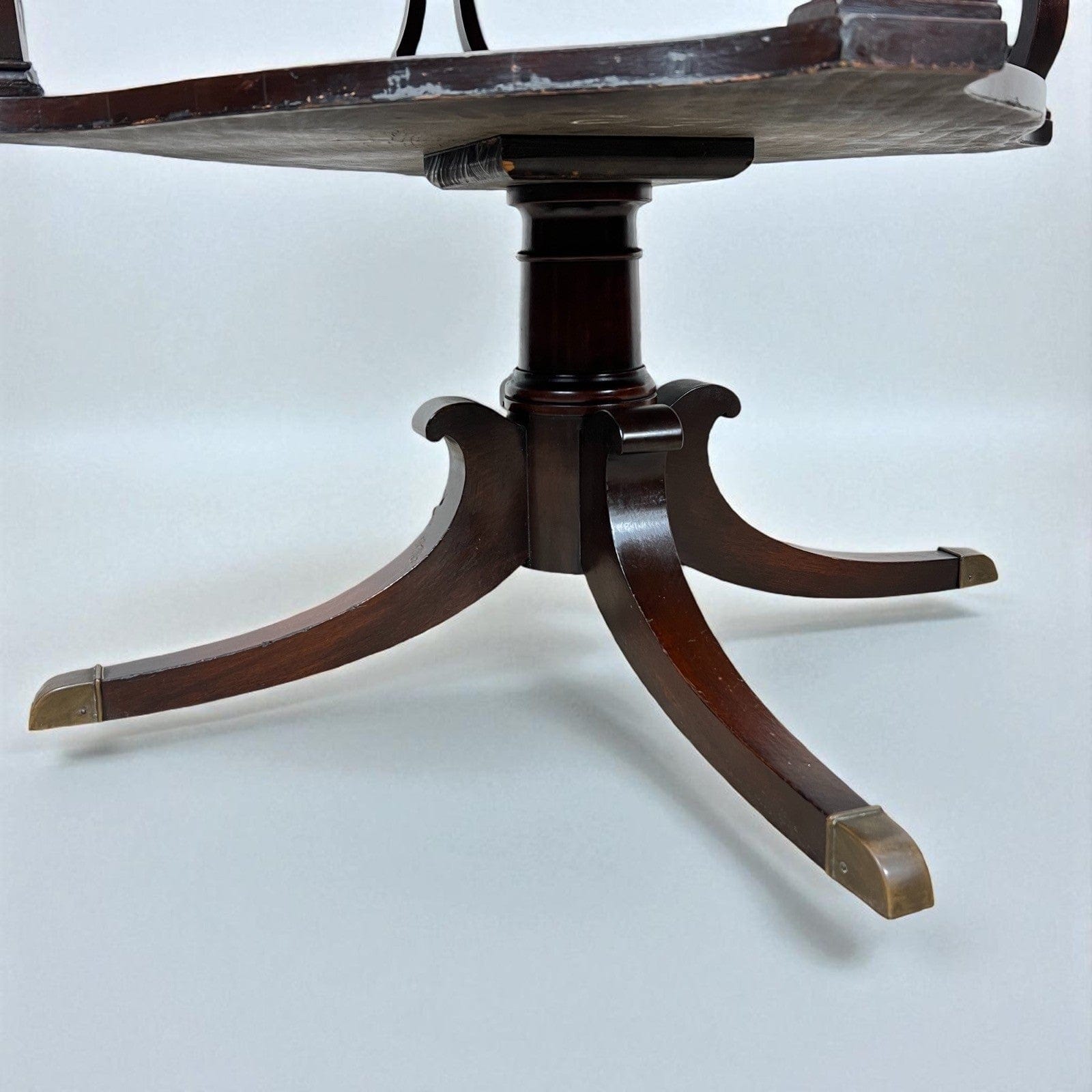 Tavolino tavolo basso antico da salotto con piano in pelle stile Regency vintage Categoria  Tavoli - tavolinetti