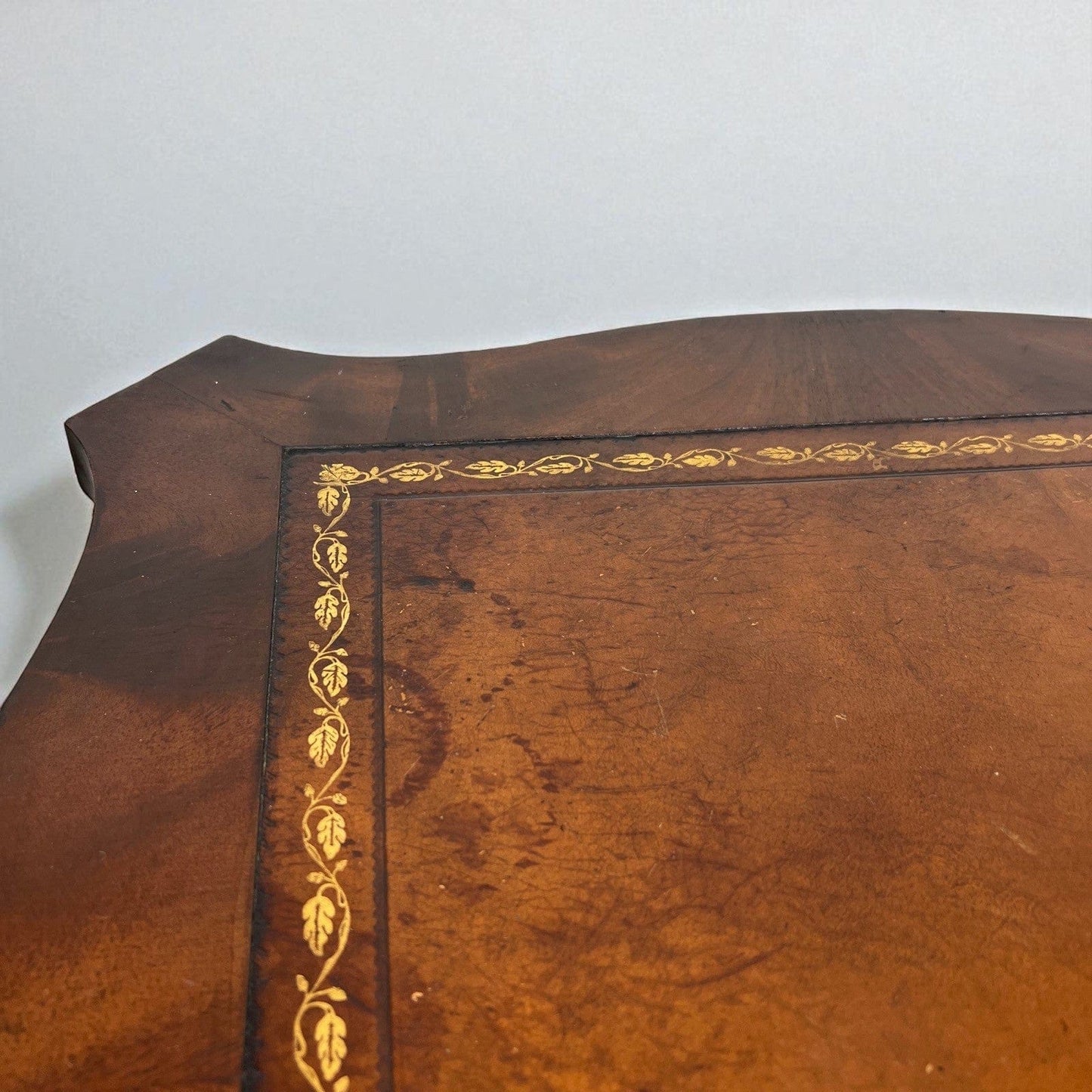 Tavolino tavolo basso antico da salotto con piano in pelle stile Regency vintage Categoria  Tavoli - tavolinetti