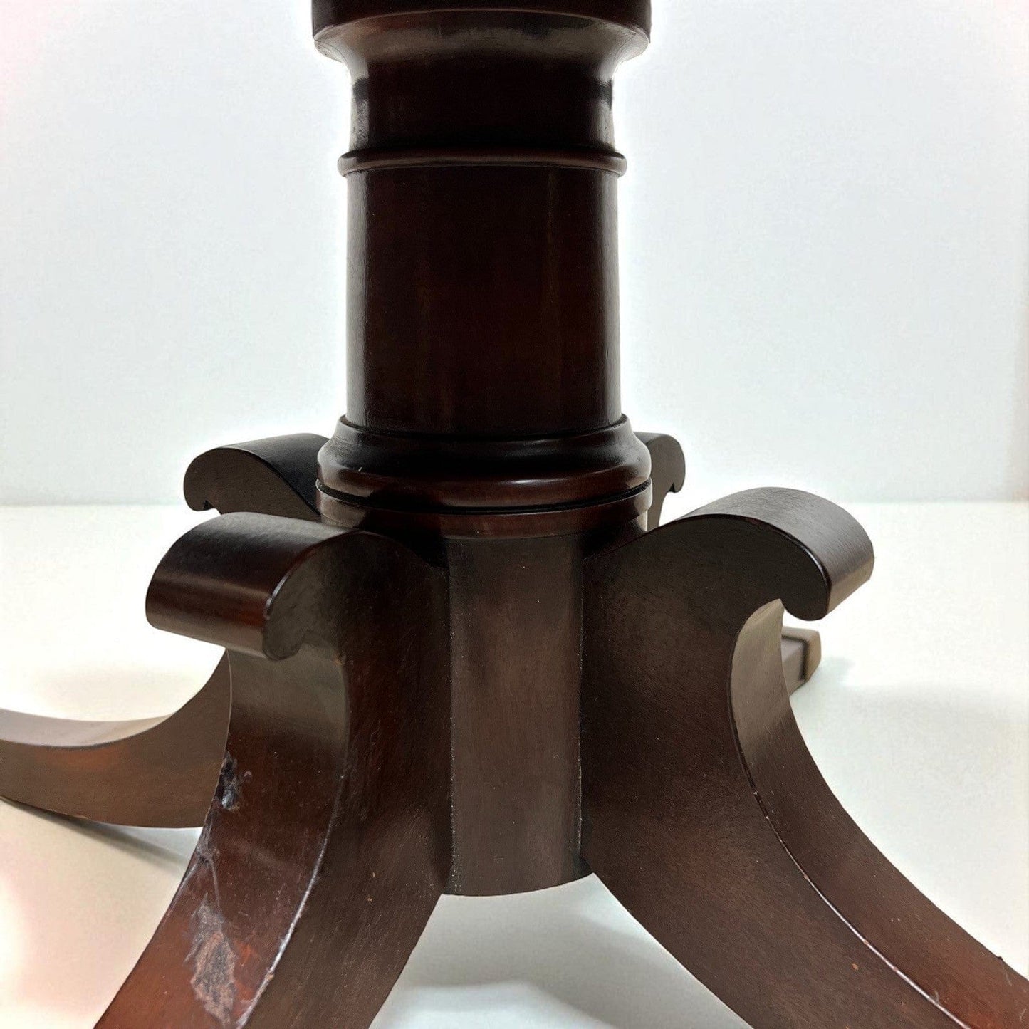 Tavolino tavolo basso antico da salotto con piano in pelle stile Regency vintage Categoria  Tavoli - tavolinetti