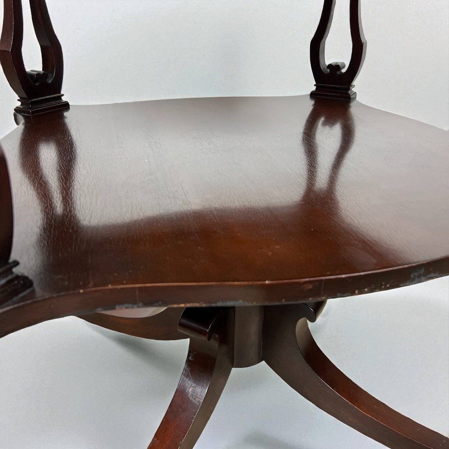 Tavolino tavolo basso antico da salotto con piano in pelle stile Regency vintage Categoria  Tavoli - tavolinetti