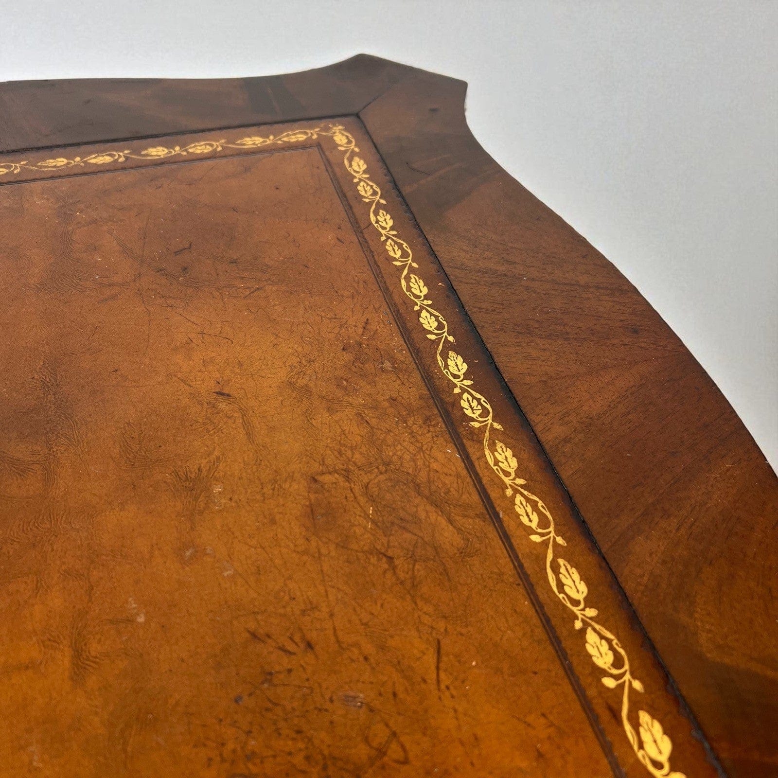 Tavolino tavolo basso antico da salotto con piano in pelle stile Regency vintage Categoria  Tavoli - tavolinetti