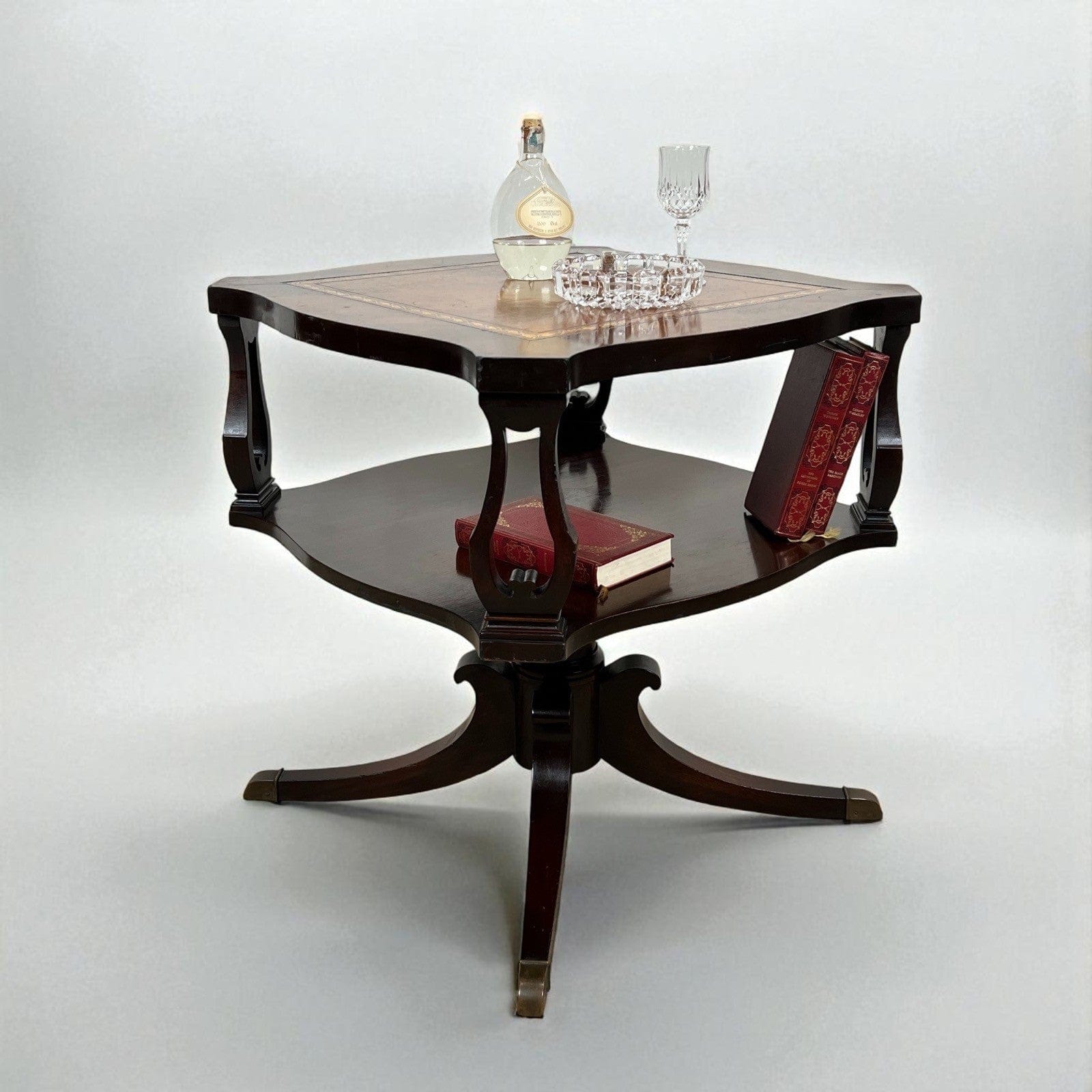 Tavolino tavolo basso antico da salotto con piano in pelle stile Regency vintage Categoria  Tavoli - tavolinetti