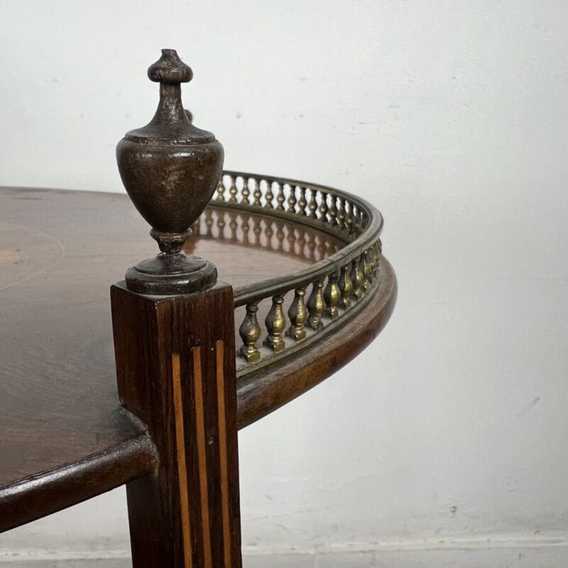 Tavolino tavolo Ovale antico da salotto soggiorno in legno intarsiato epoca 800 Categoria  Tavoli - tavolinetti