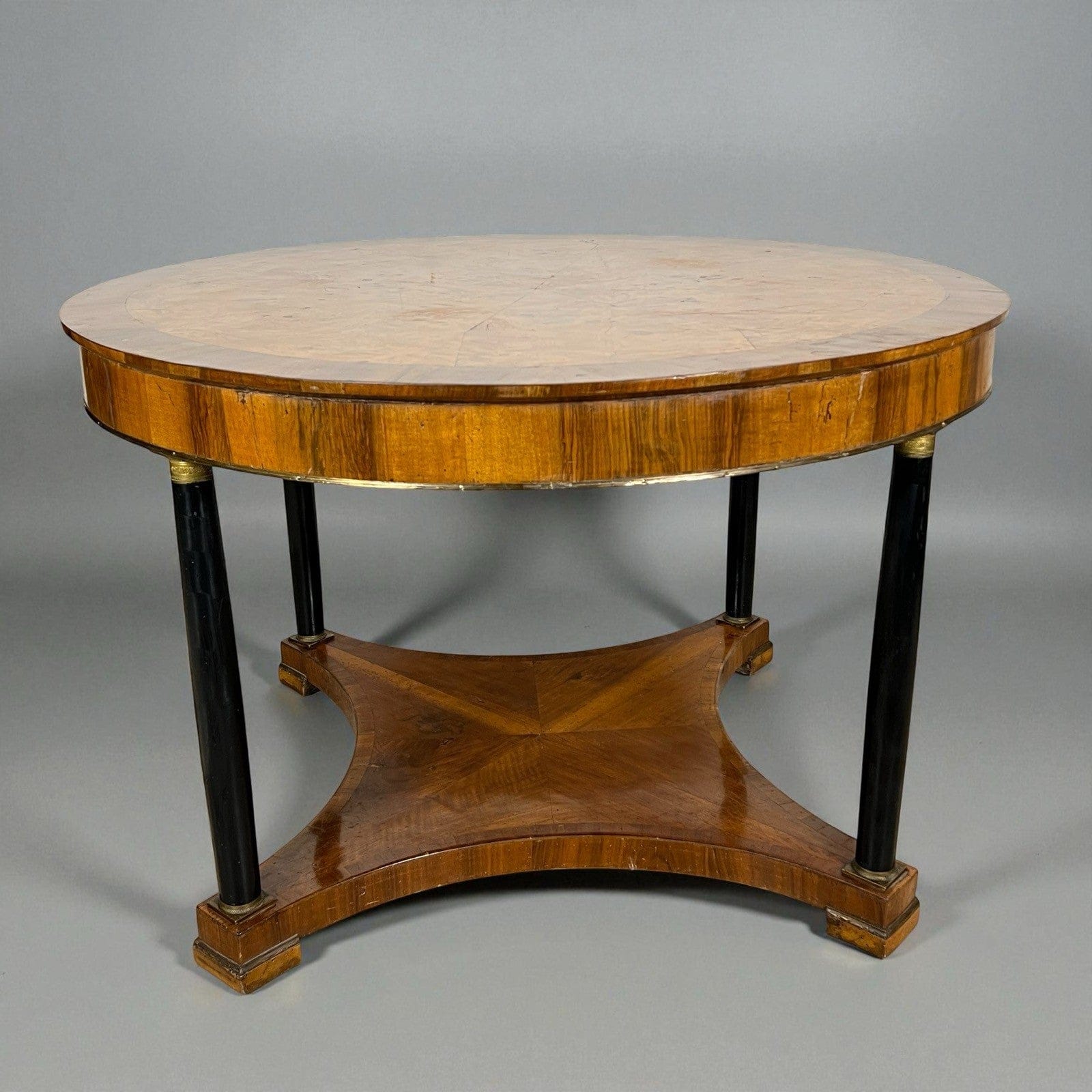 Tavolo antico 800 rotondo stile impero da sala tondo in legno di noce con bronzi Categoria  Tavoli - tavolinetti