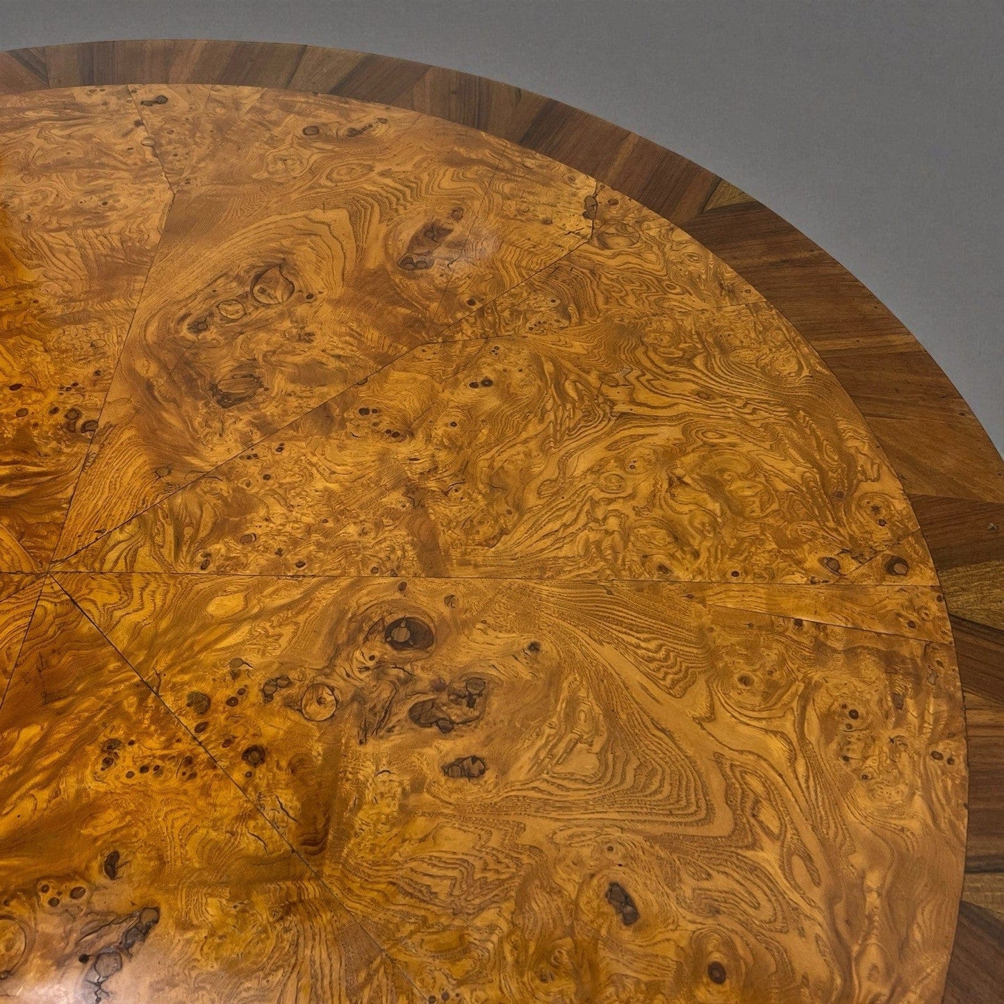 Tavolo antico 800 rotondo stile impero da sala tondo in legno di noce con bronzi Categoria  Tavoli - tavolinetti