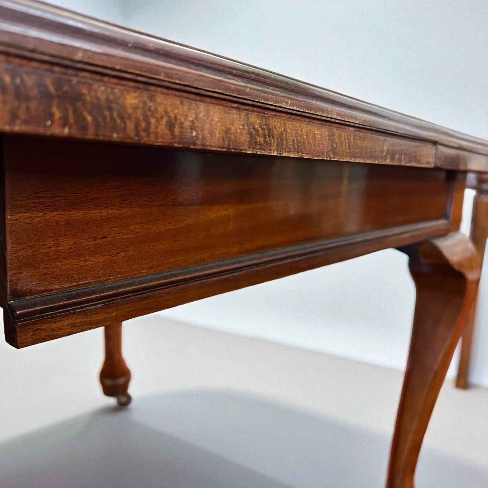 Tavolo antico allungabile in legno di mogano da pranzo d'epoca stile Queen Anne Categoria  Tavoli - tavolinetti