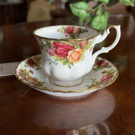 Tazza da tè per The in porcellana Royal Albert Collezione Old Country Roses 1962 Categoria  Servizio tazze - Tazze