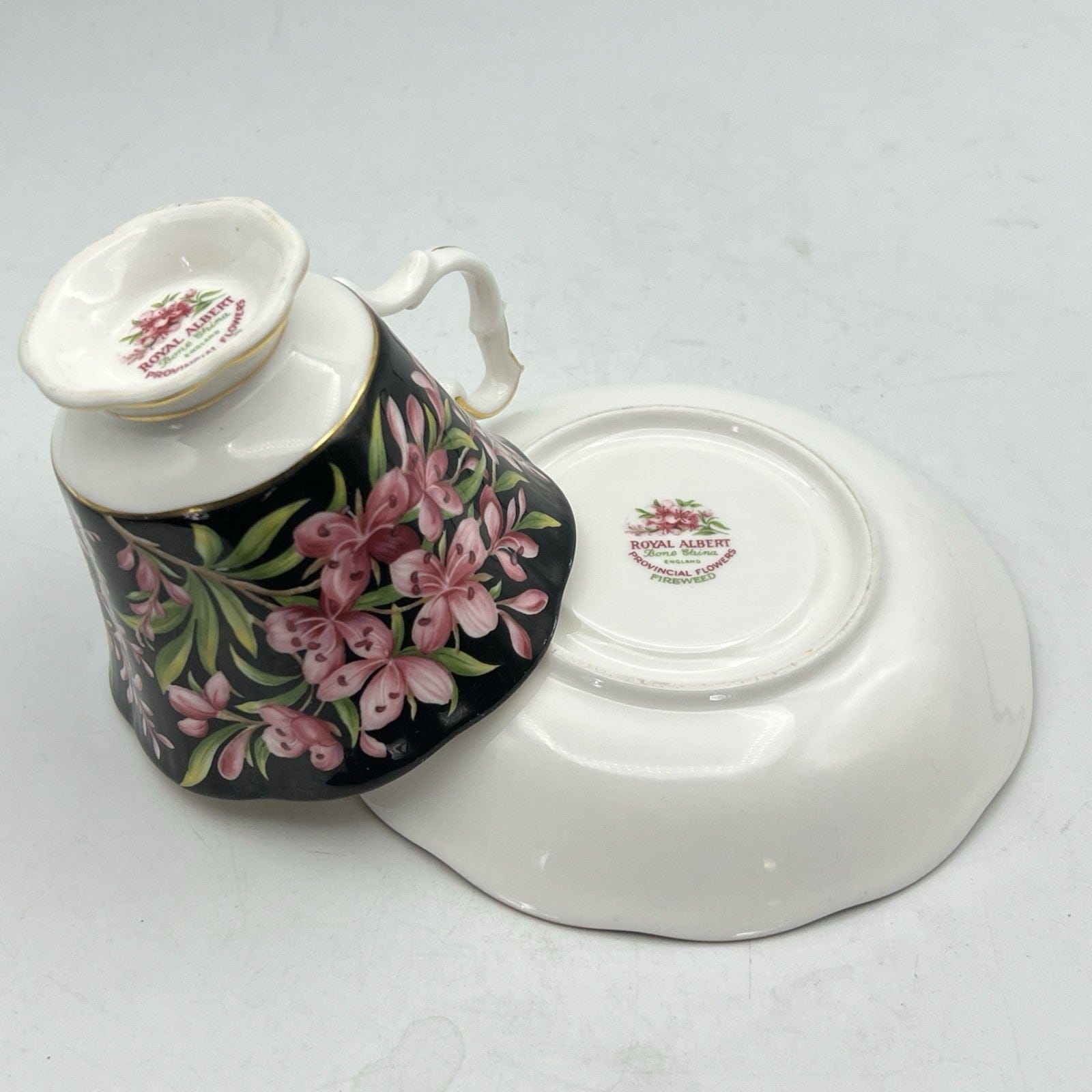 Tazza da tè The in porcellana nera Royal Albert Provincial Flowers Fireweed 900 Categoria  Servizio tazze - Tazze