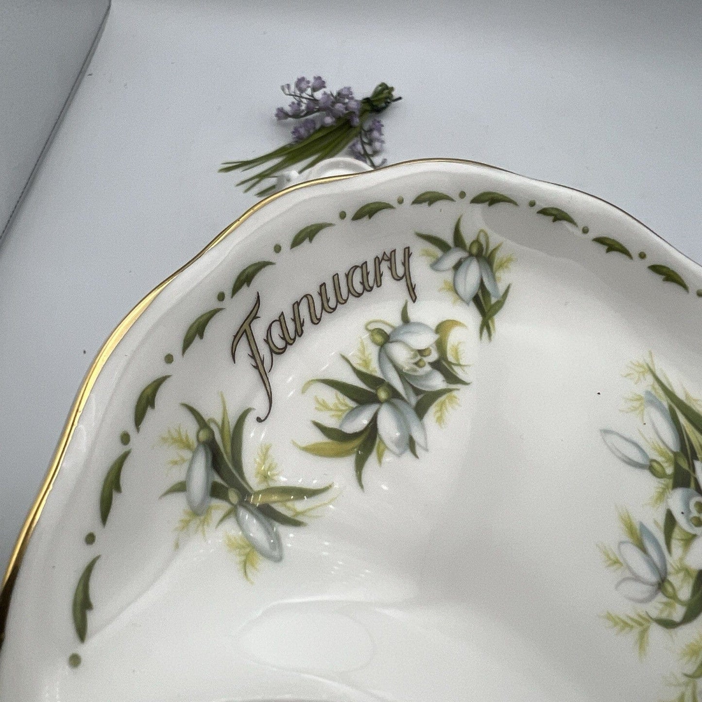 Tazza da tè The tennis in porcellana Royal Albert con mese inglese GENNAIO 1970 Categoria  Servizio tazze - Tazze