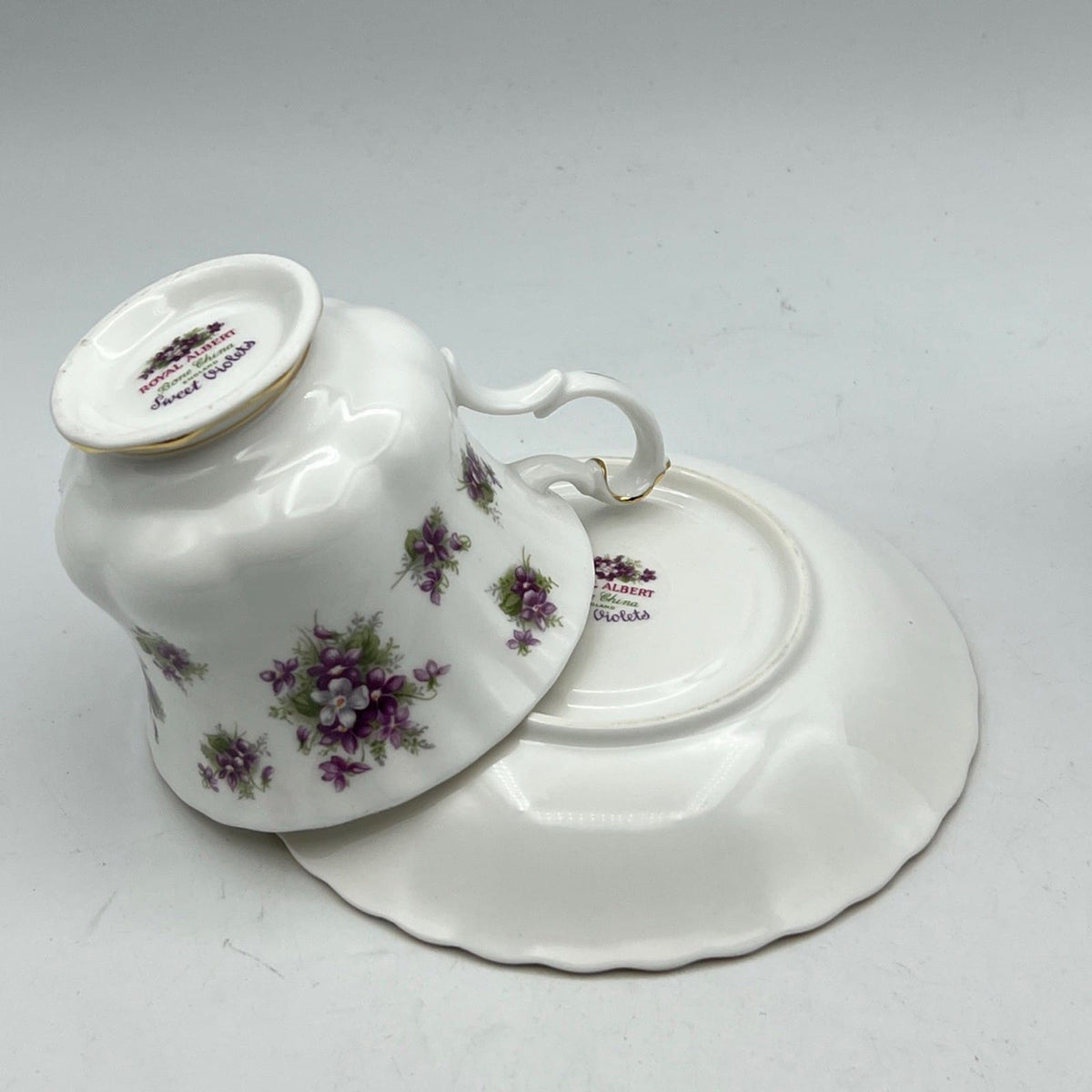 Tazza da the in porcellana Royal Albert tazzina inglese Violette Sweet Violets Categoria  Servizio tazze - Tazze