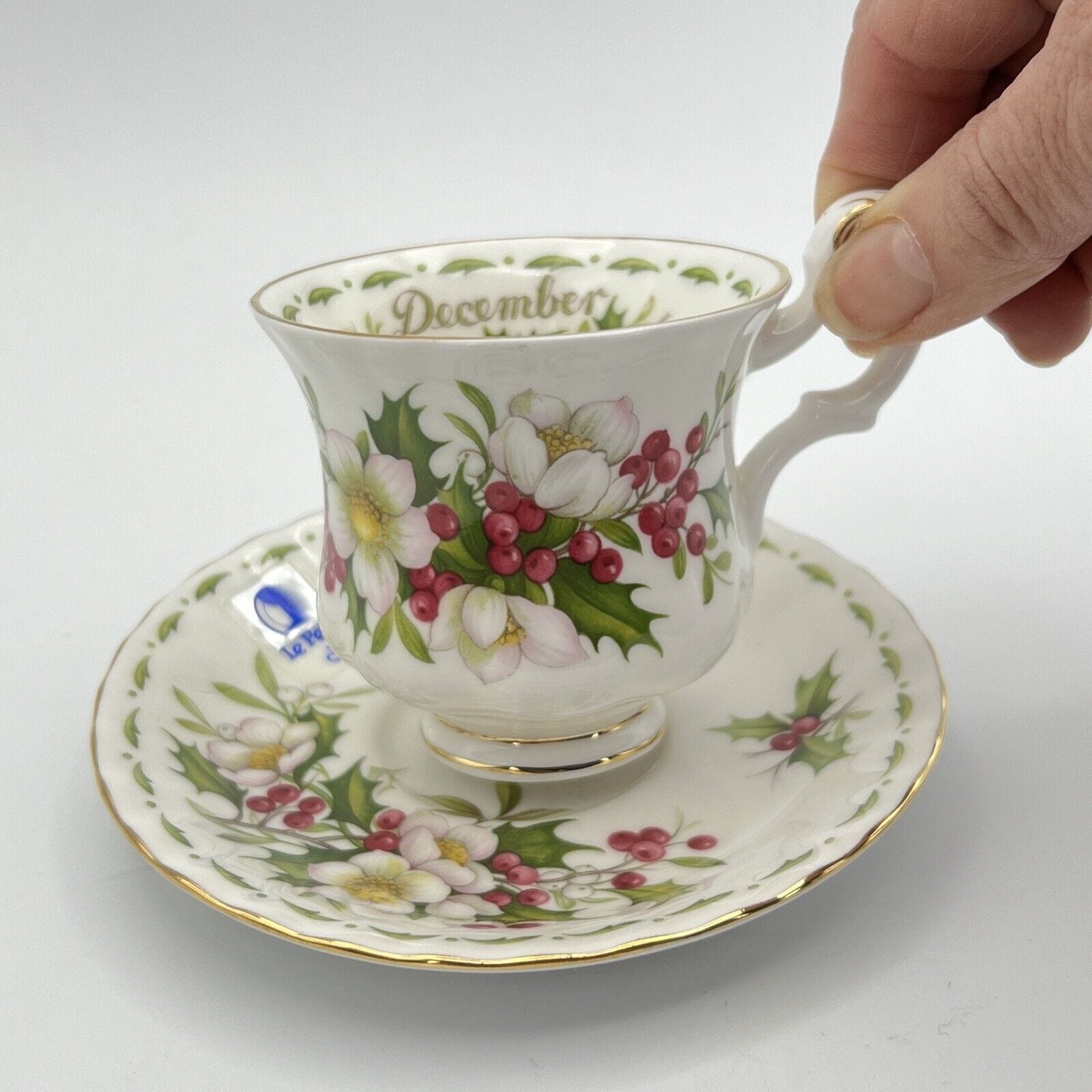 Set tazza e piattino - Queen's Fine Bone China England Special Flowers Carnation Rosina China Co. Ltd - La Madonnina Set tazza e piattino - Queen's Fine Bone China England Special Flowers Carnation Rosina China Co. Ltd - La Madonnina
