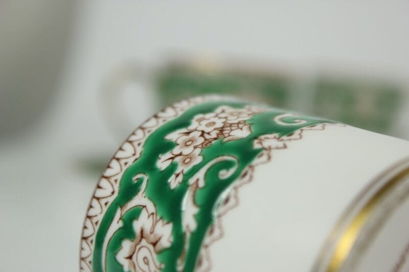 Tazzina da caffe inglese stile antico in porcellana vintage verde e oro piattino Categoria  Ceramiche e Porcellane