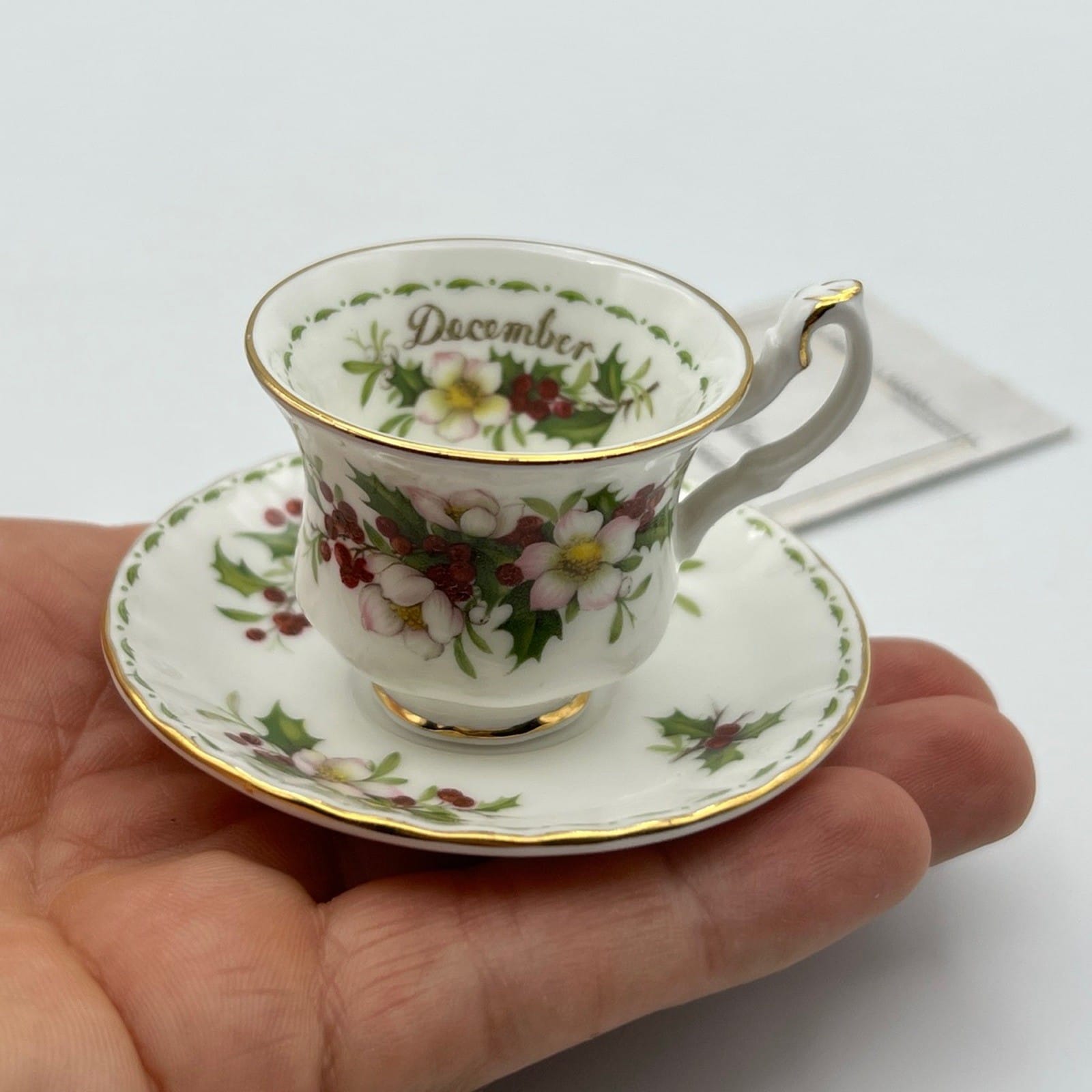 Tazzina da tè The in porcellana Royal Albert mese di Dicembre Mignon Miniatura Categoria  Servizio tazze - Tazze