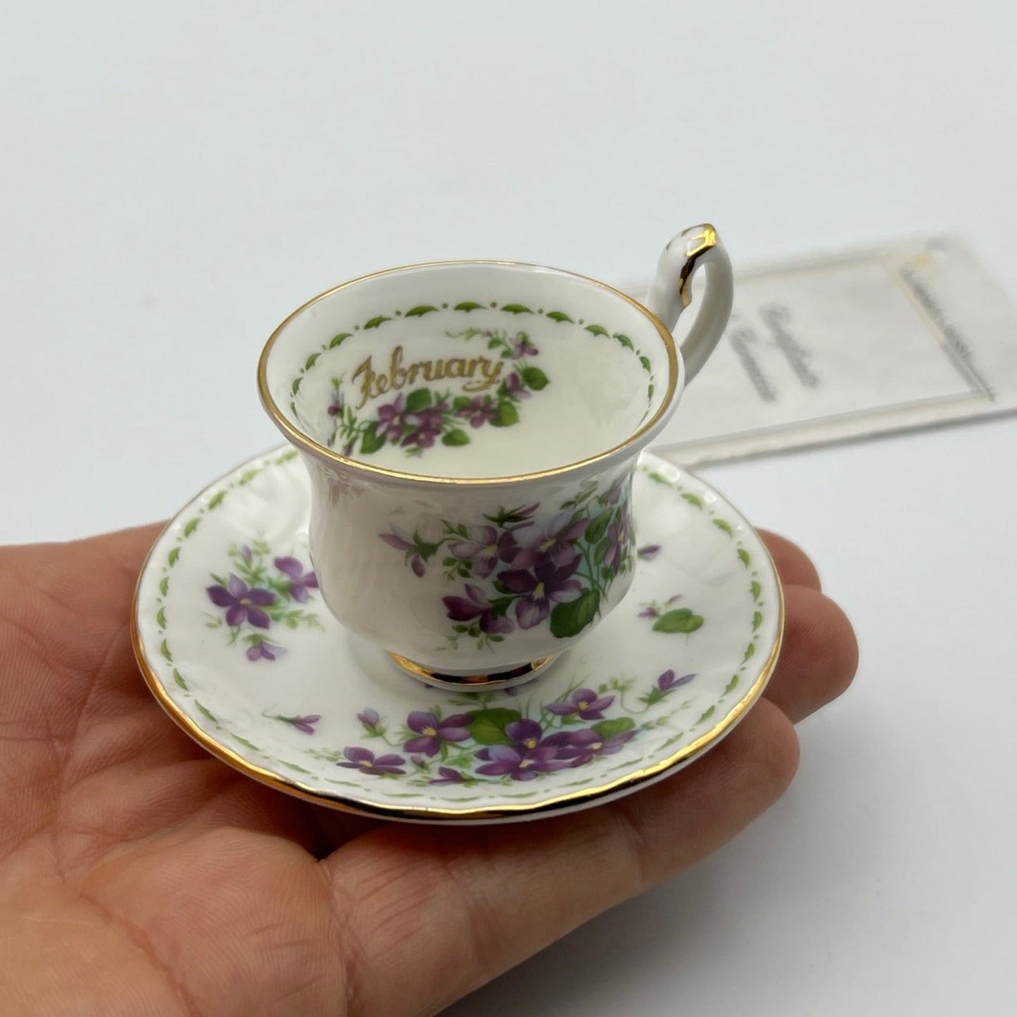 Tazzina da tè The in porcellana Royal Albert mese di Febbraio Mignon Miniatura Categoria  Servizio tazze - Tazze