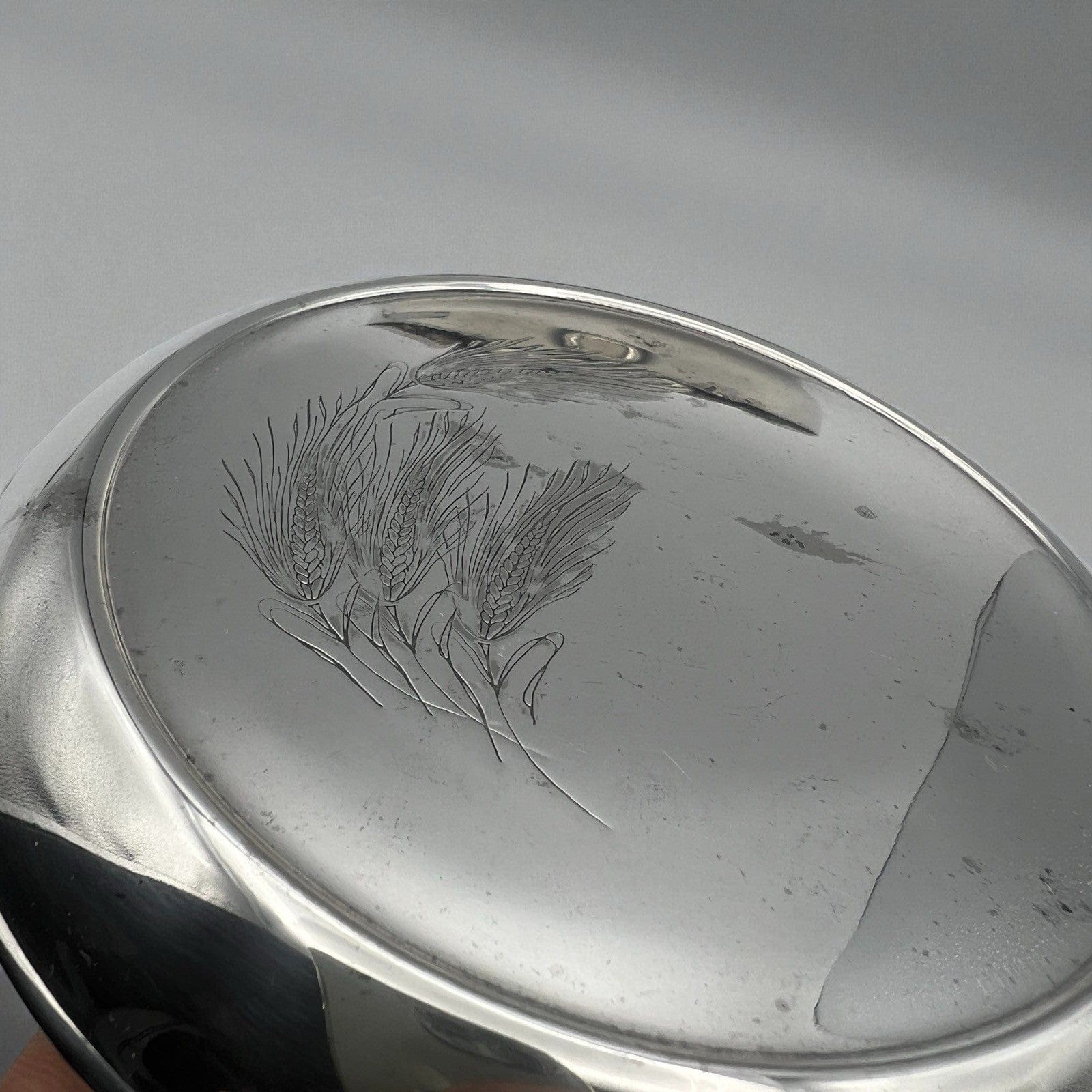 Teca Scatola contenitore eucaristico porta ostie in argento Silver plated patena Categoria  Sheffield & Argento