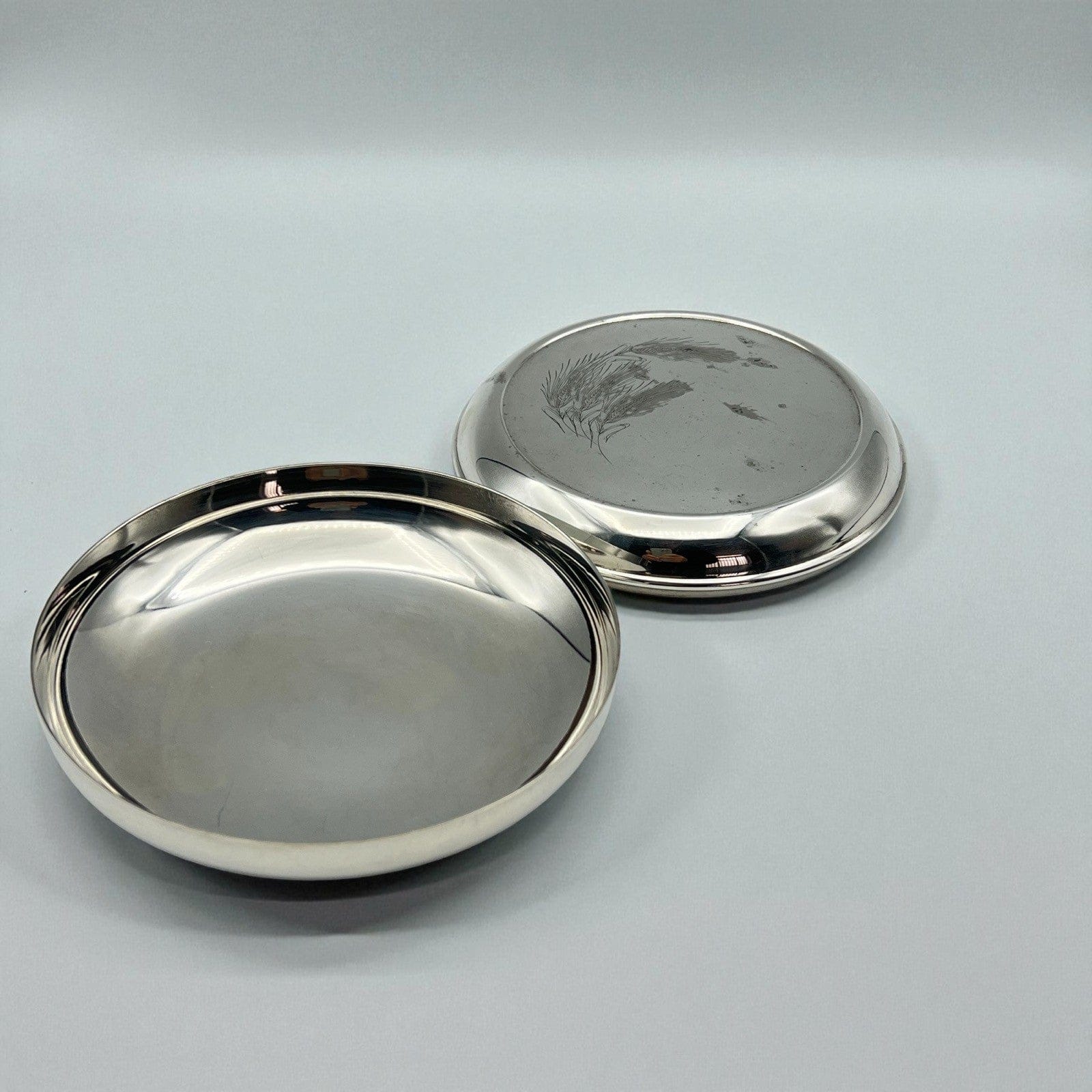 Teca Scatola contenitore eucaristico porta ostie in argento Silver plated patena Categoria  Sheffield & Argento