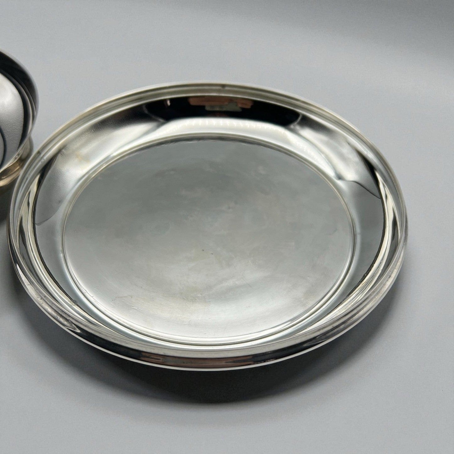 Teca Scatola contenitore eucaristico porta ostie in argento Silver plated patena Categoria  Sheffield & Argento