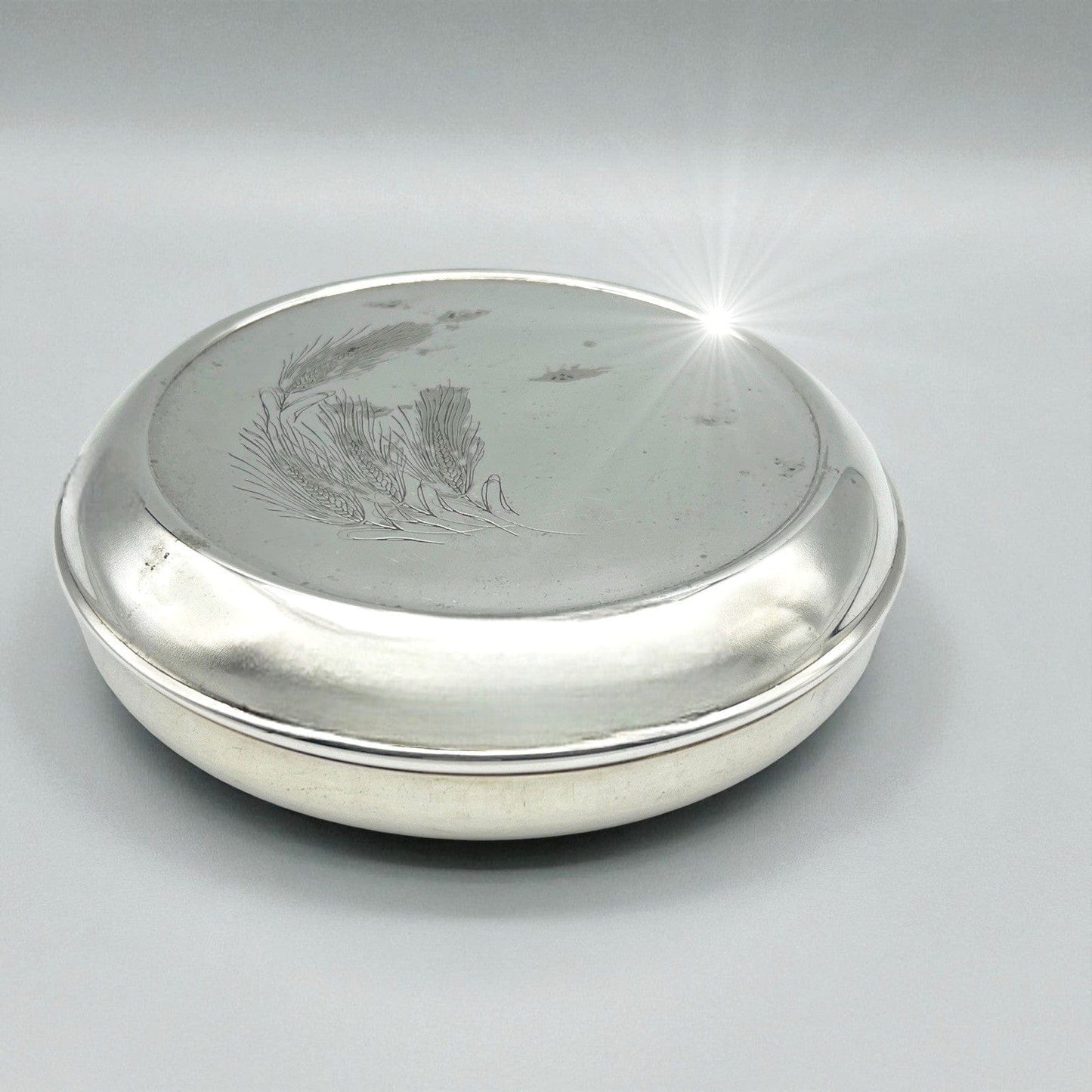 Teca Scatola contenitore eucaristico porta ostie in argento Silver plated patena Categoria  Sheffield & Argento