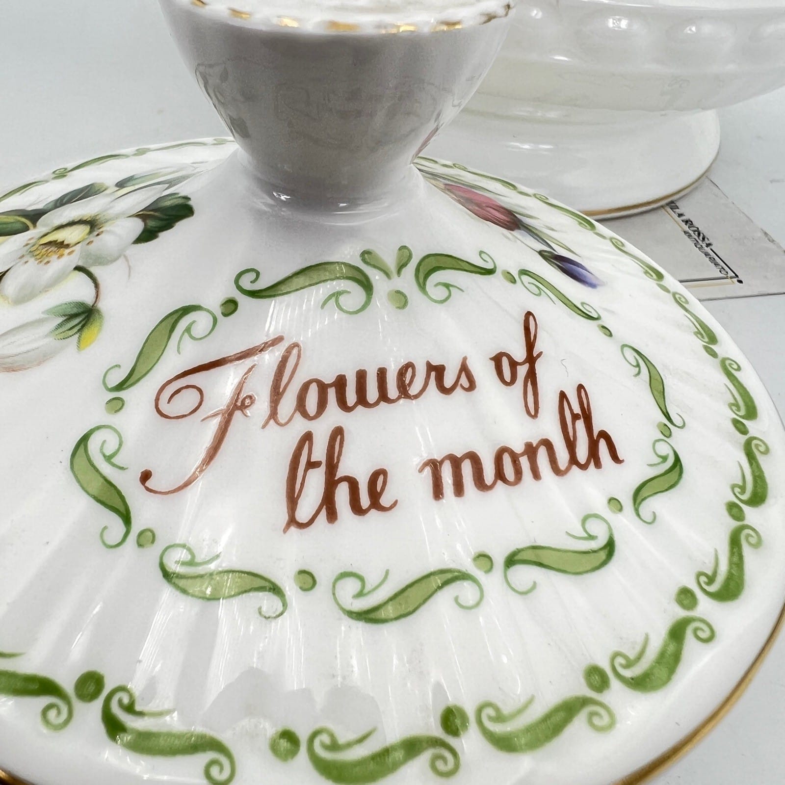 Teiera in porcellana con mesi e fiori Flower of the month Caffettiera Queen's Categoria  Servizio tazze - Tazze