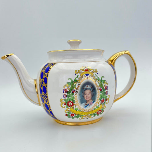 Teiera Vintage in porcellana Inglese Regina Elisabetta Casa Reale commemorativa Categoria  Boccali