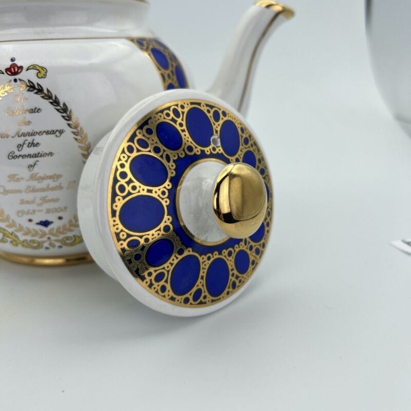 Teiera Vintage in porcellana Inglese Regina Elisabetta Casa Reale commemorativa Categoria  Ceramiche e Porcellane