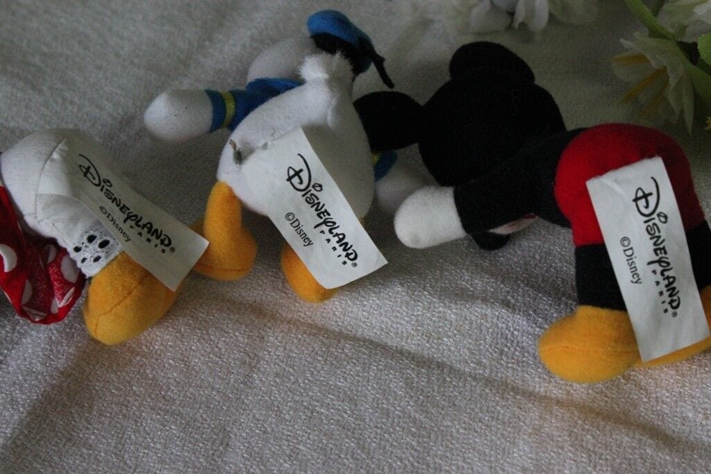 TRE PELUCHES VINTAGE ORIGINALI DISNEYLAND PARIS  MICKEY MOUSE - MINNIE- DONALD Categoria  Giocattoli vintage