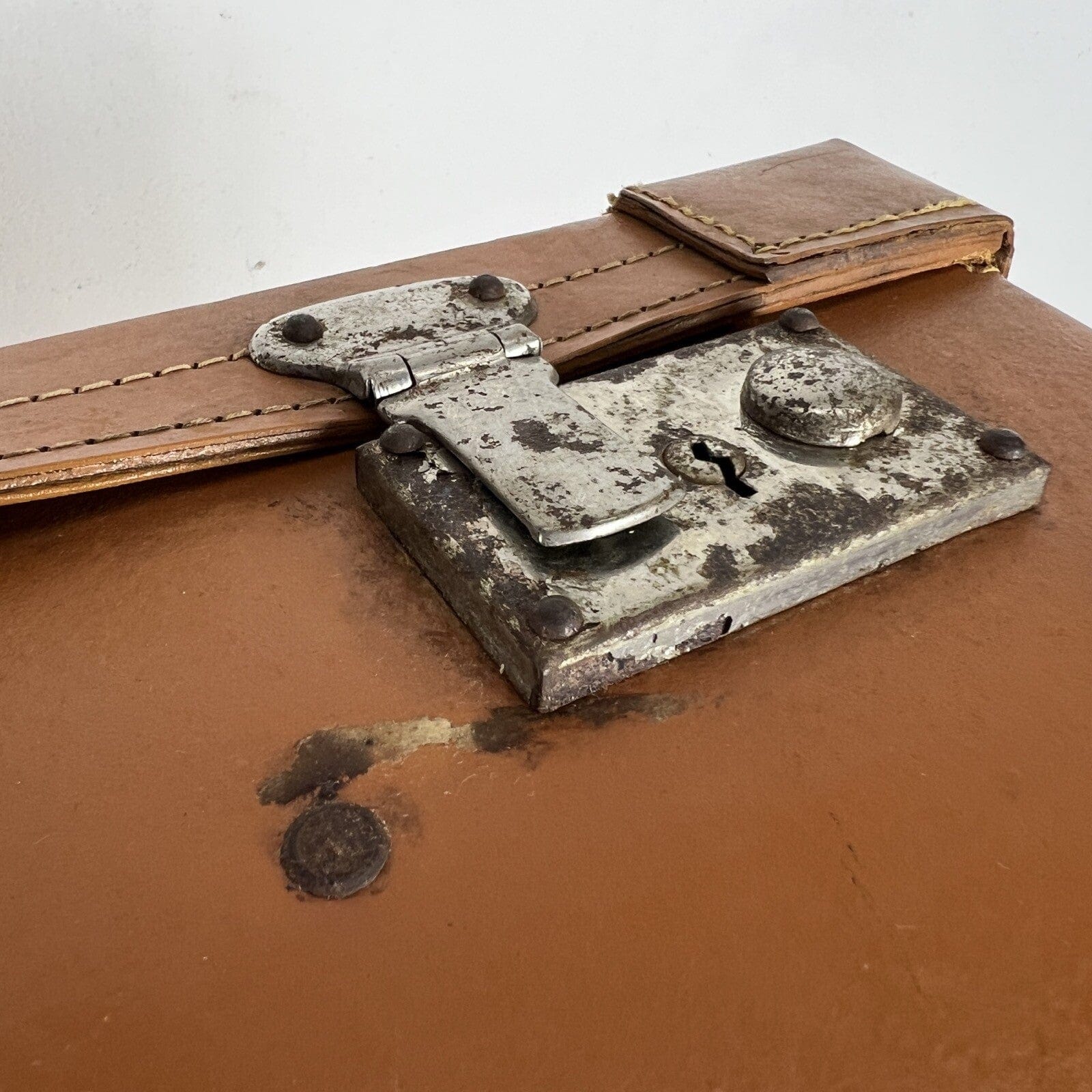 Valigia vintage anni 60 in cuoio marrone Borsa Antica bagaglio da viaggio rigida Categoria  Vintage