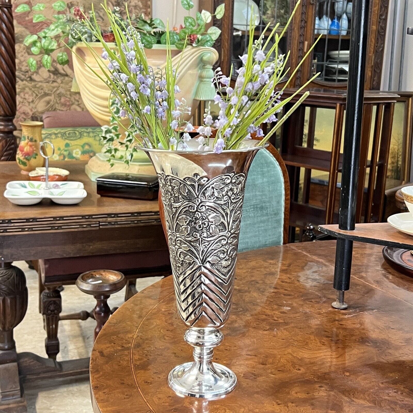 Vaso porta fiori a tromba in Argento placcato stile Antico silverplate cesellato Categoria  Sheffield & Argento