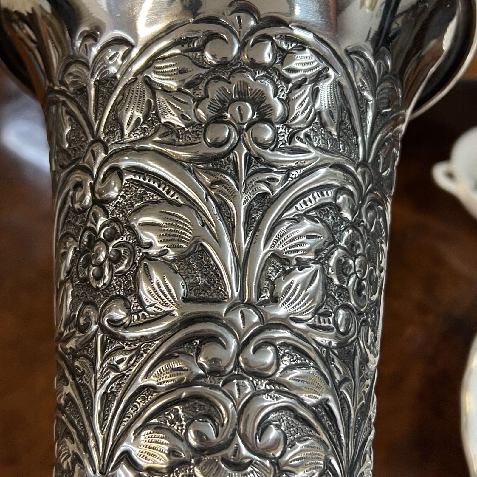 Vaso porta fiori a tromba in Argento placcato stile Antico silverplate cesellato Categoria  Sheffield & Argento