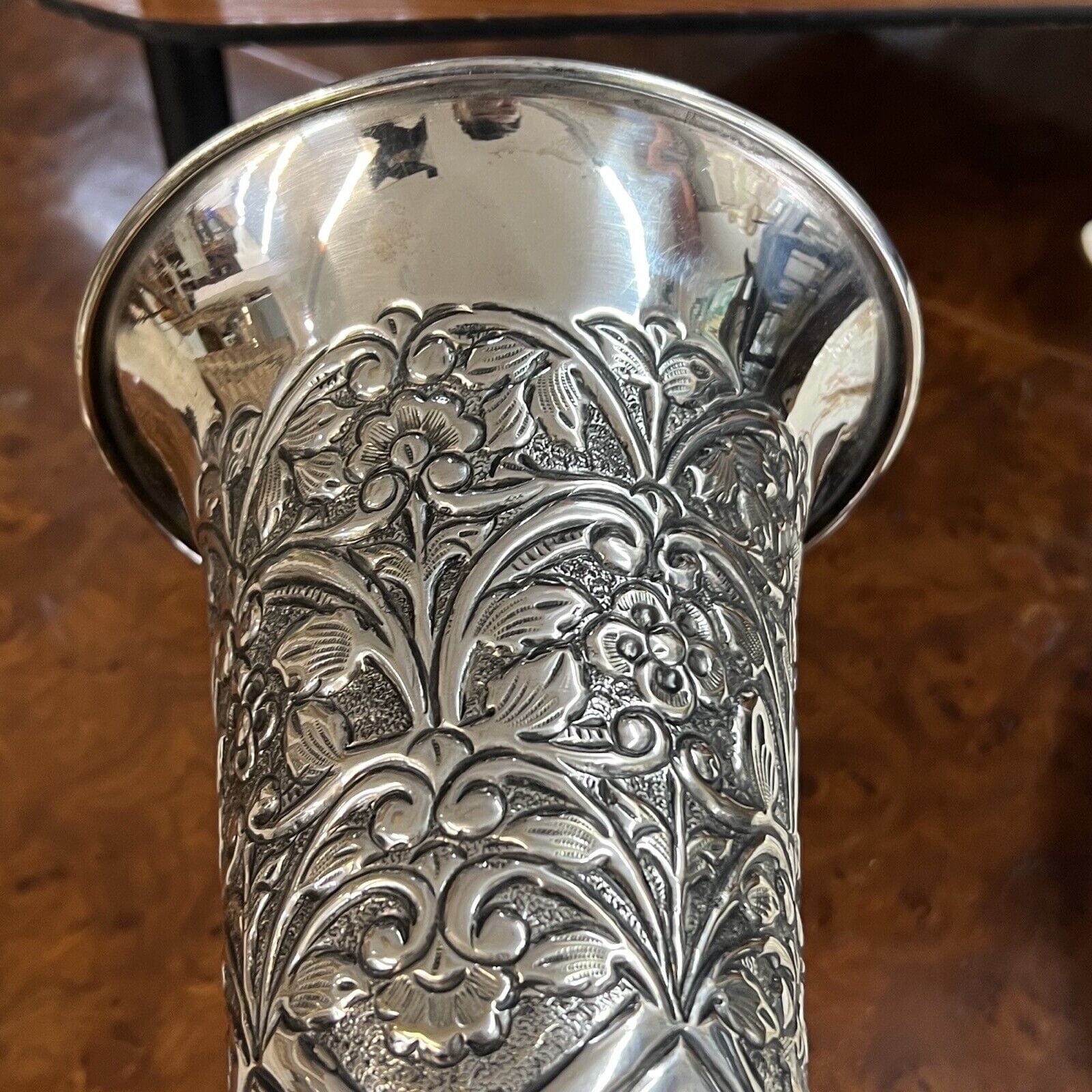 Vaso porta fiori a tromba in Argento placcato stile Antico silverplate cesellato Categoria  Sheffield & Argento